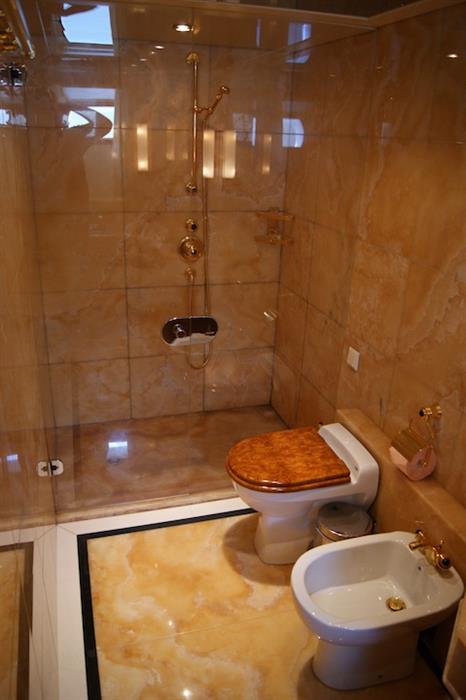 Double Cabin - bathroom00008.jpg