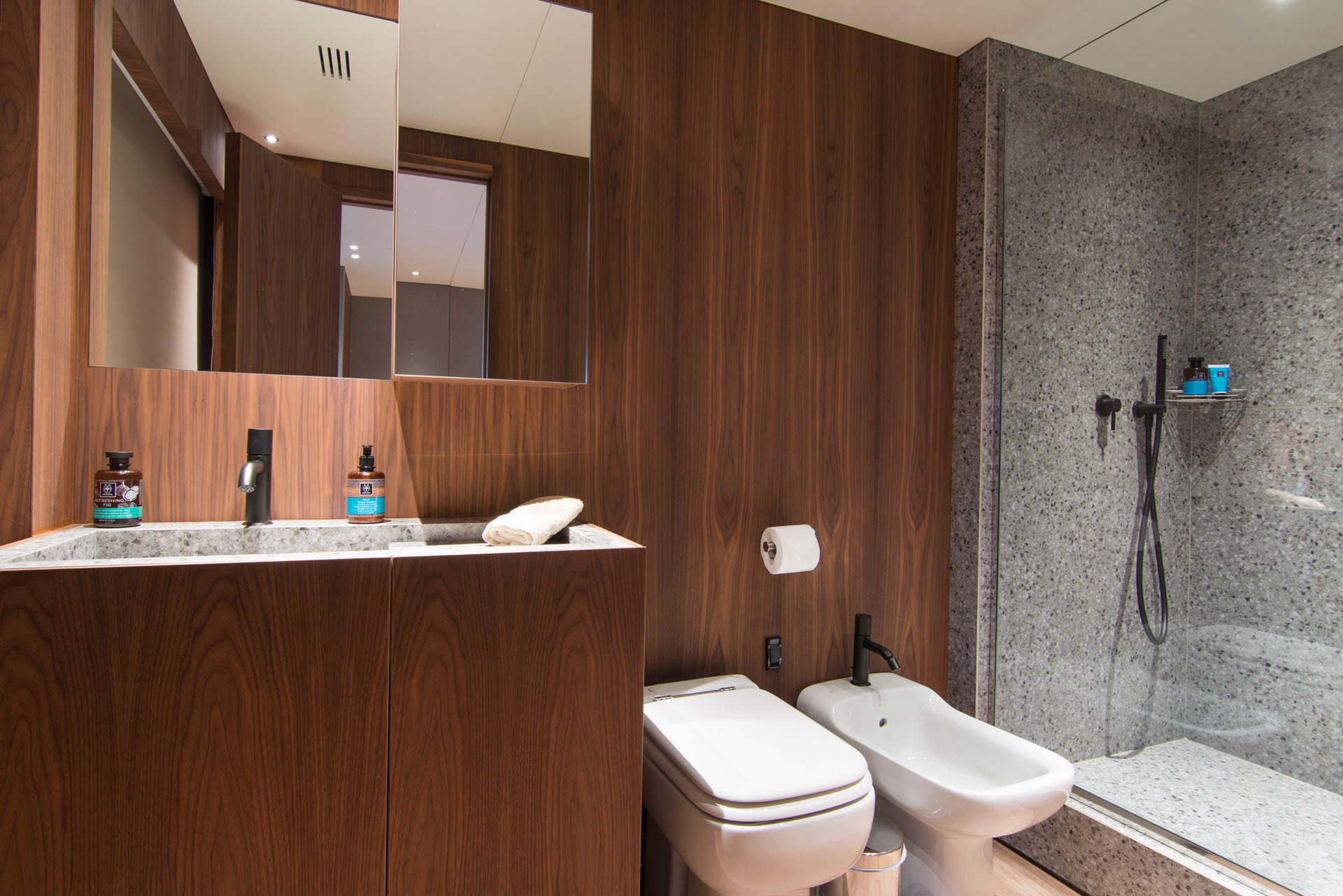 Double bathroom.jpg