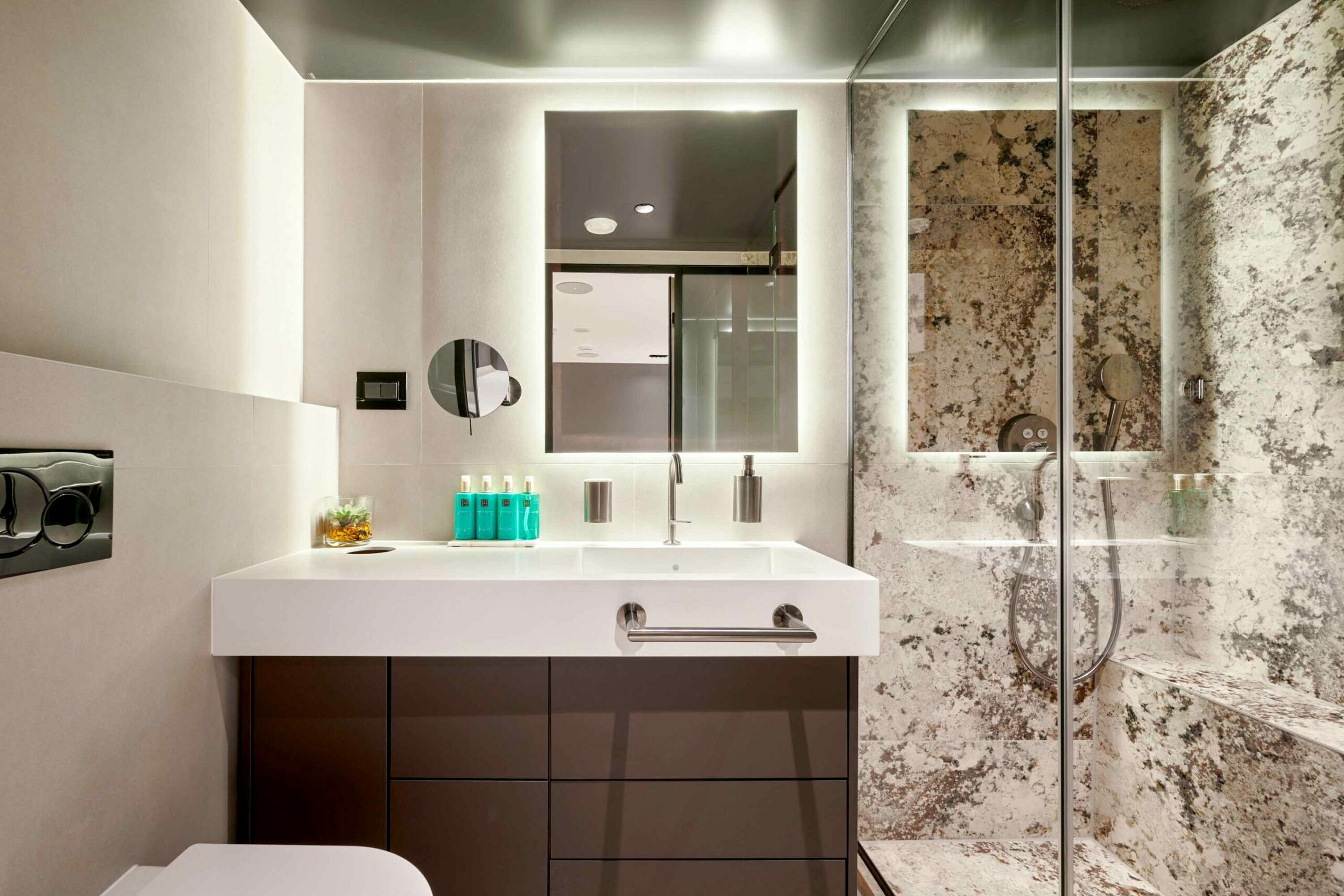 Double guest cabin- portside - bathroom .jpg