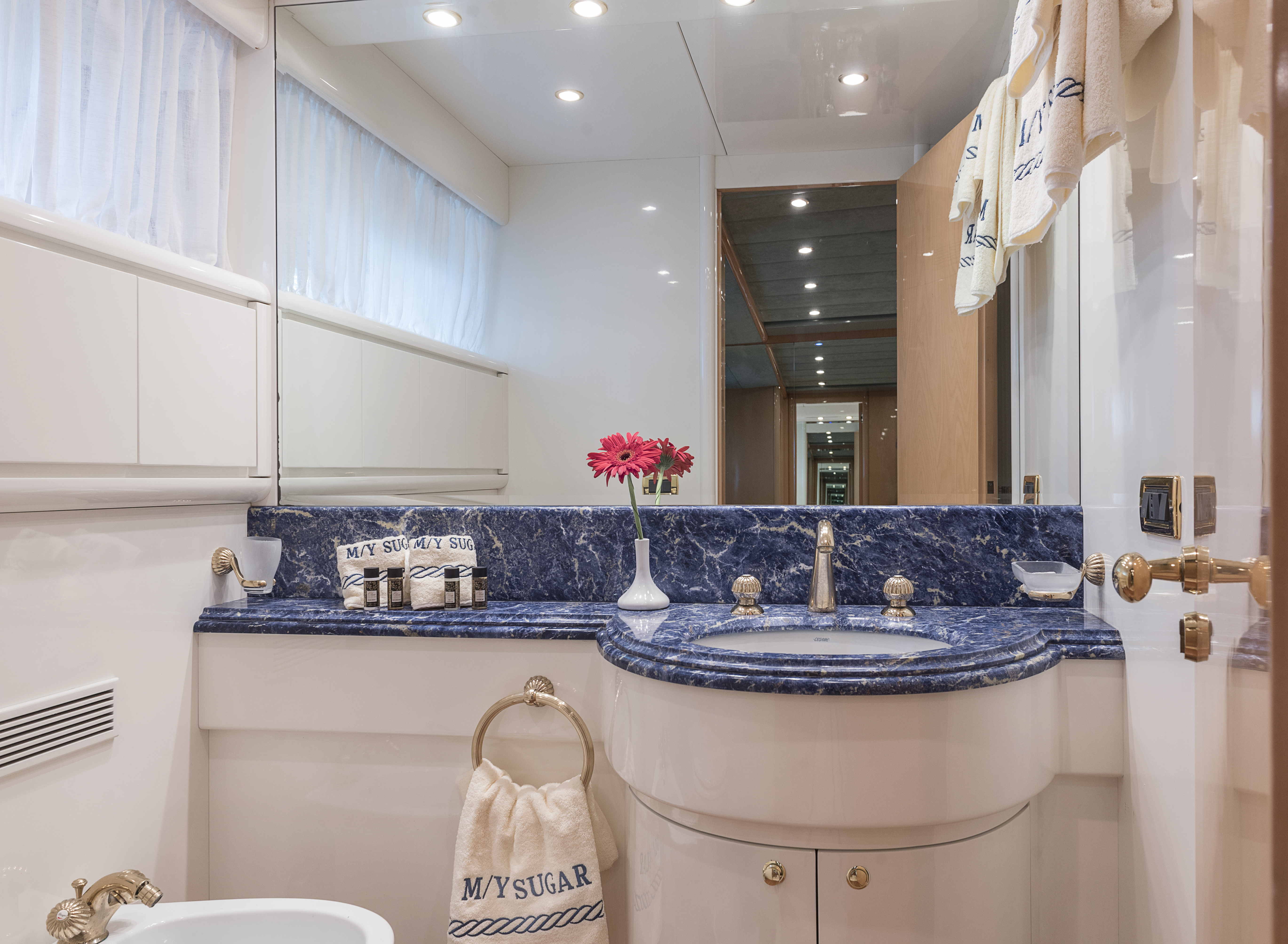 Double guest en-suite.jpg