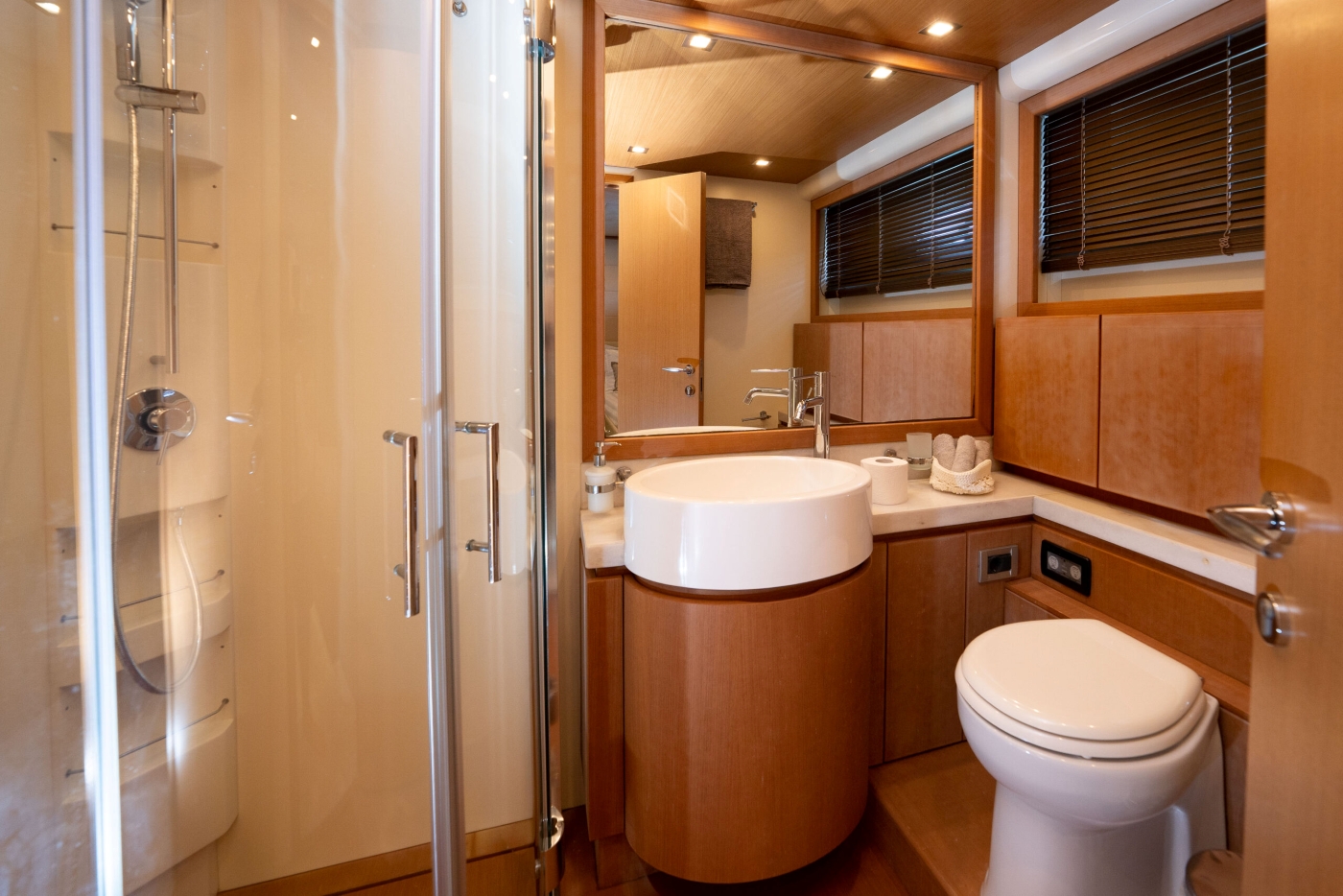 En Sutte bath Twin Sutte.jpg
