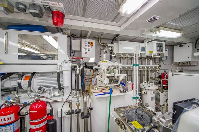 Engine room 00004.jpg