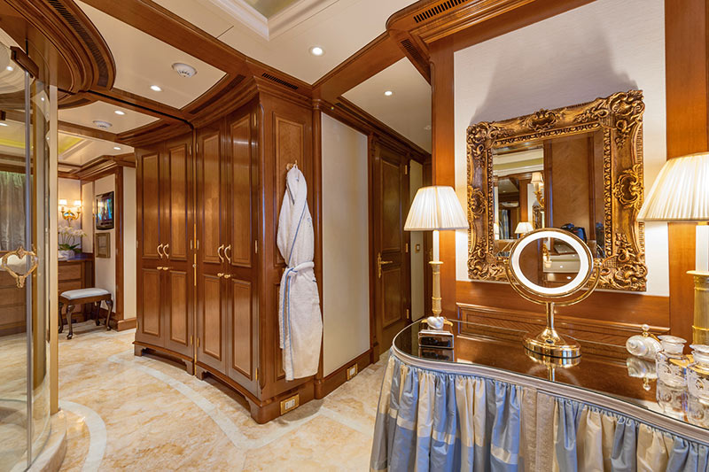 Ensuite bath.jpg