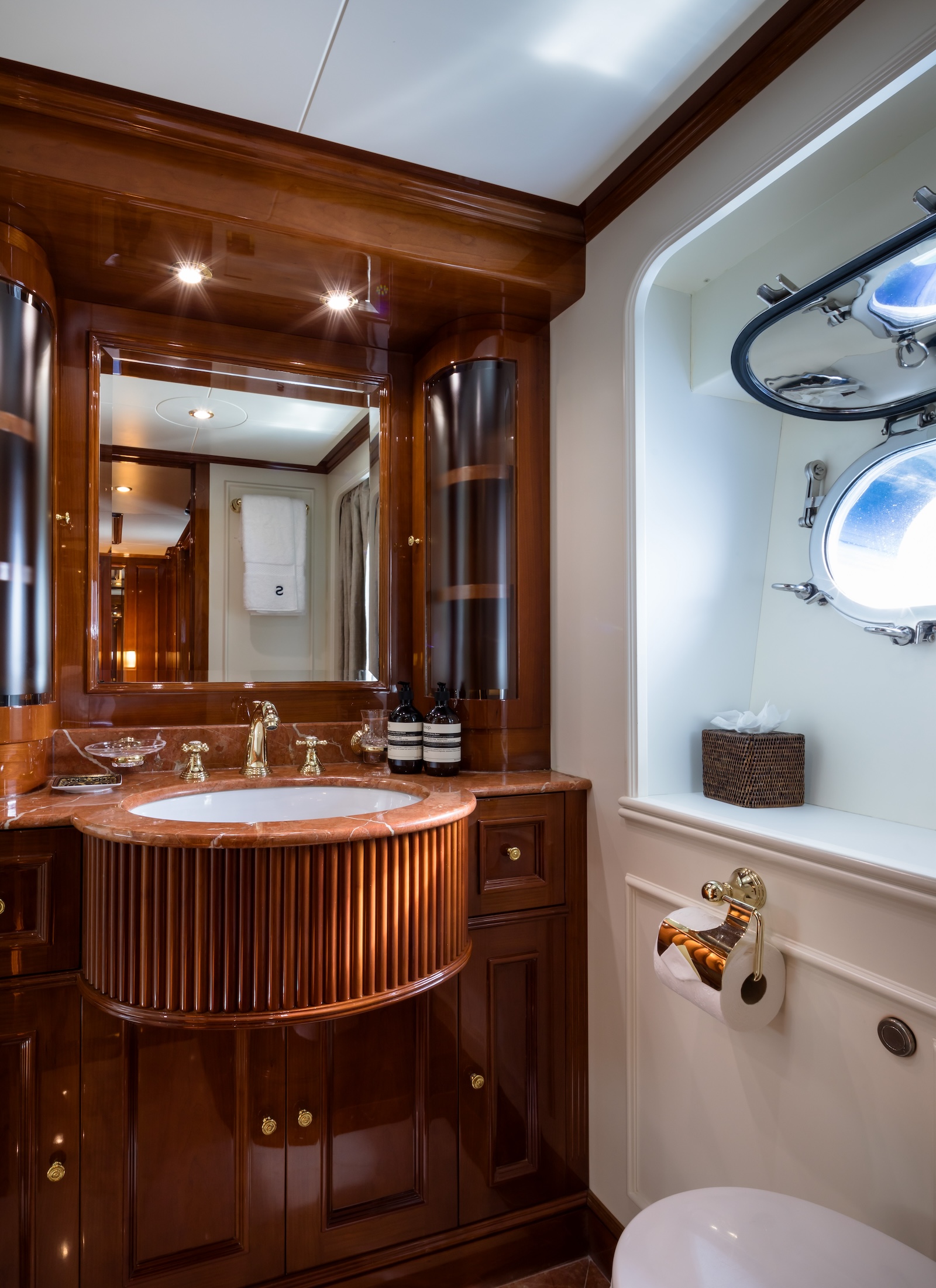 Ensuite bathroom - Photo Jeff Brown.jpg