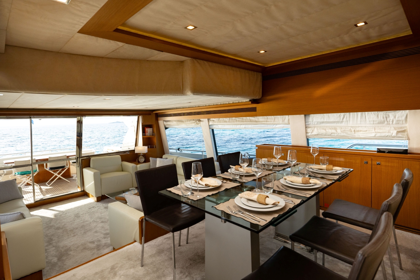Enterior dining area .jpg