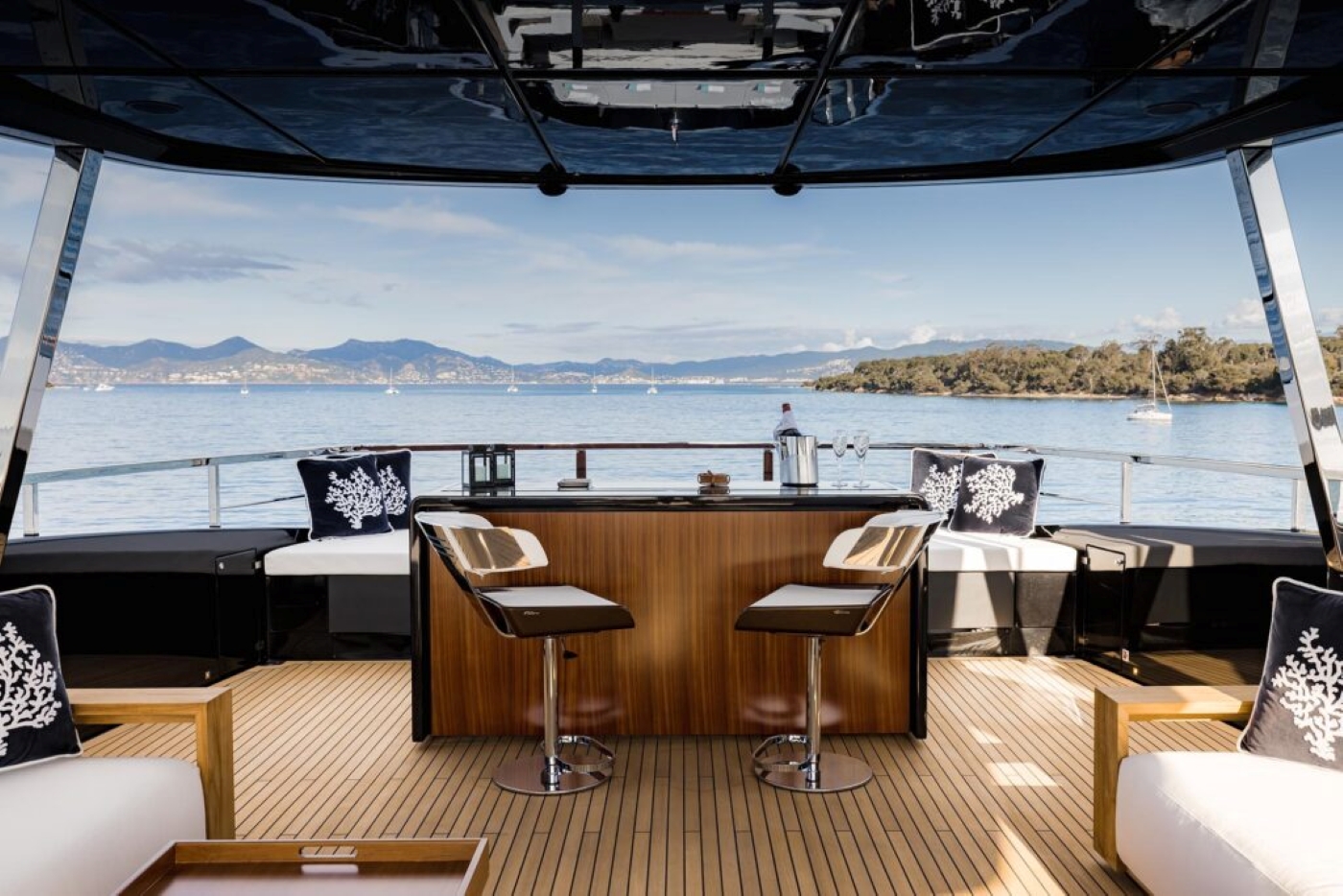 Entertainment area with sea views.jpg
