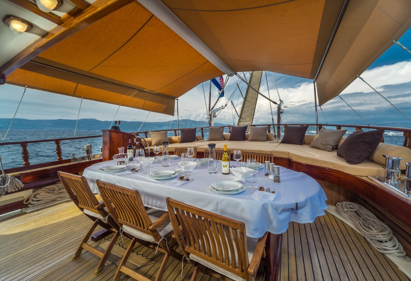 Exterior Dining Area  01.jpg