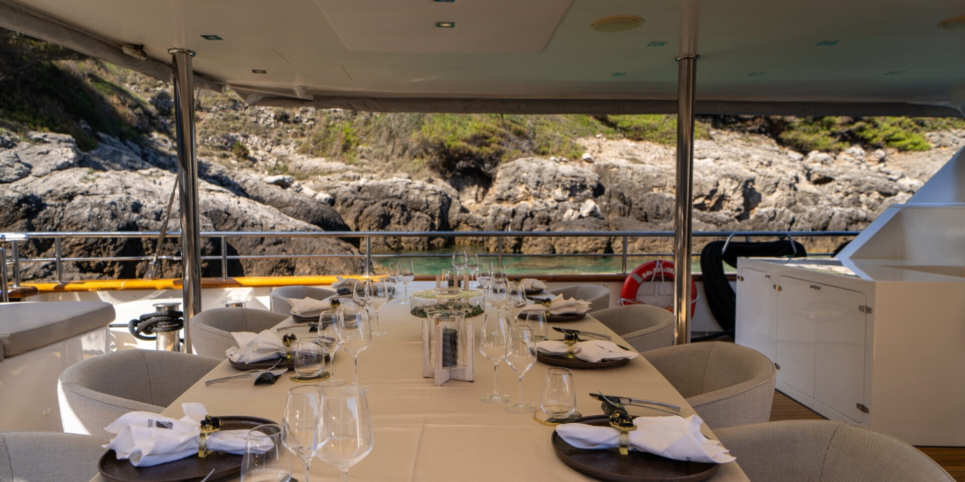 Exterior Dining Area 03.jpg