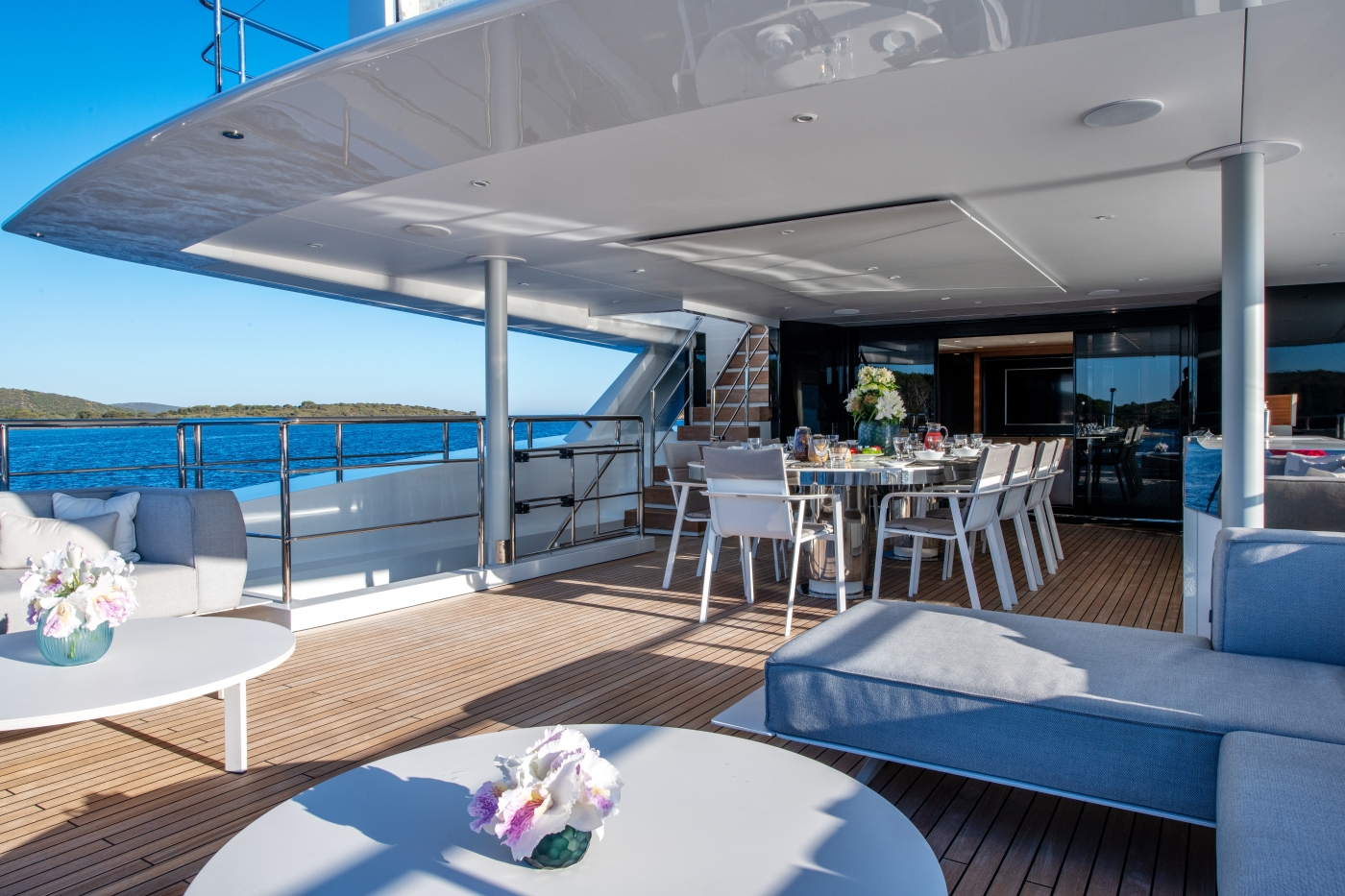 Exterior Dining Area 04.jpg