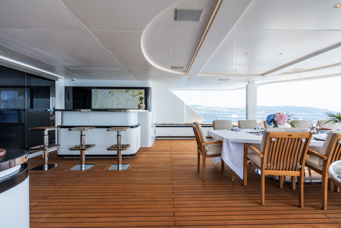 Exterior Dining With Bar Area.jpg