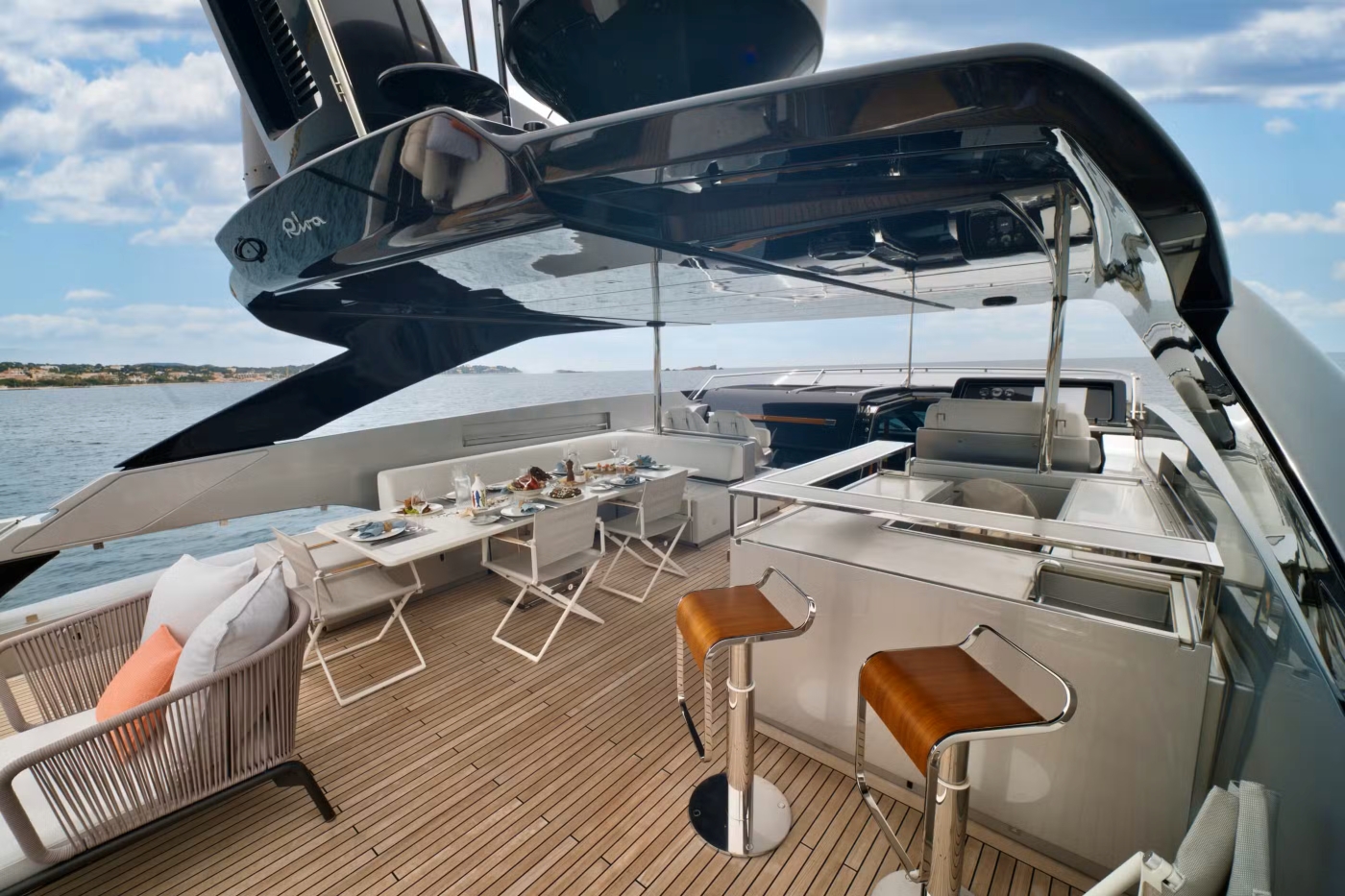 Exterior Relaxation Area With Dining .jpg