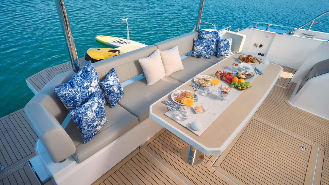 Exterior Relaxation Area With Dining 0.jpg