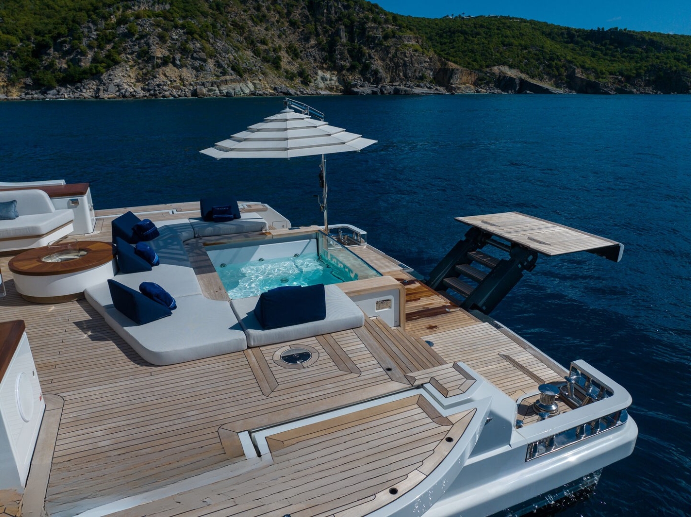 Exterior Sunbathing Area03.jpg