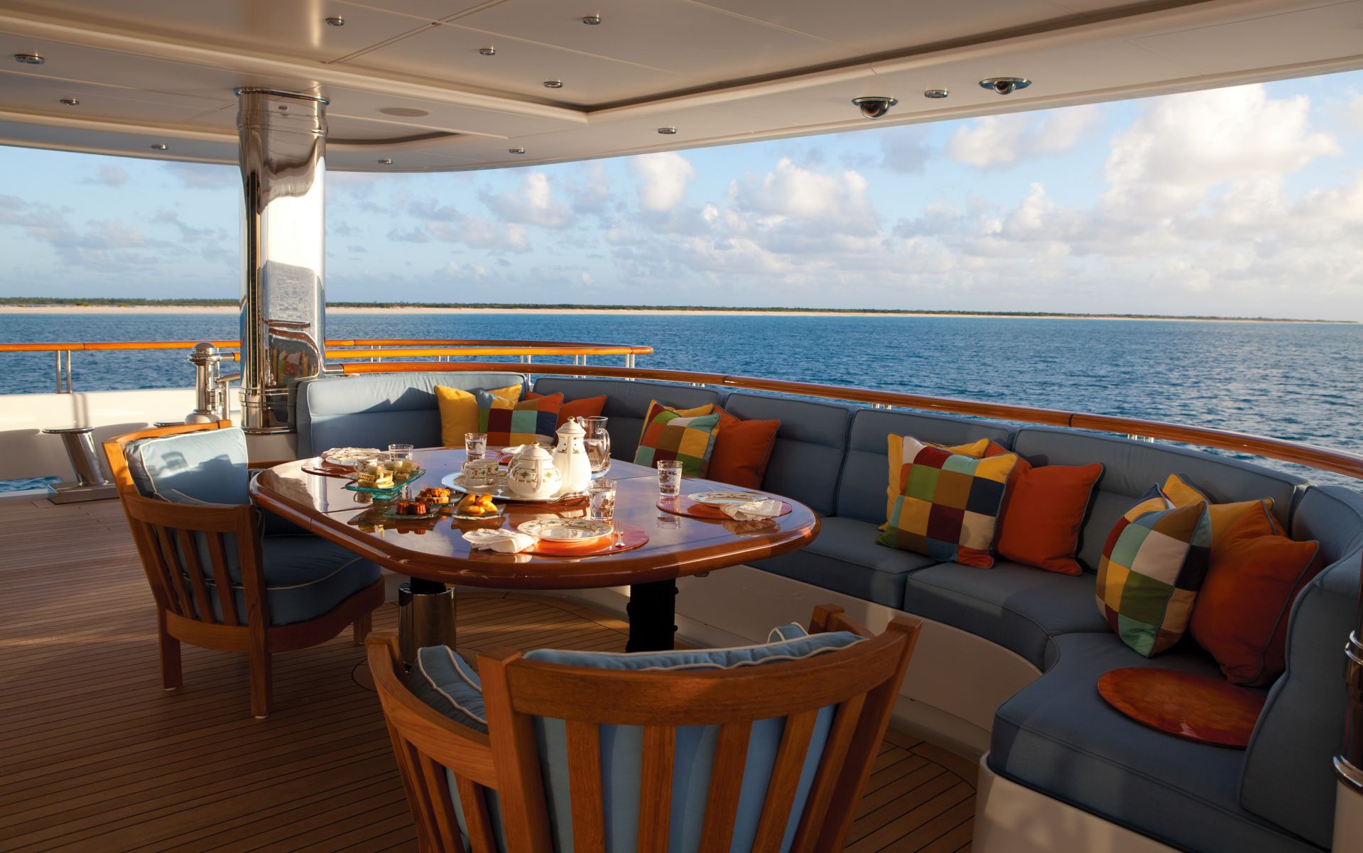 Exterior living spaces 00005.jpg