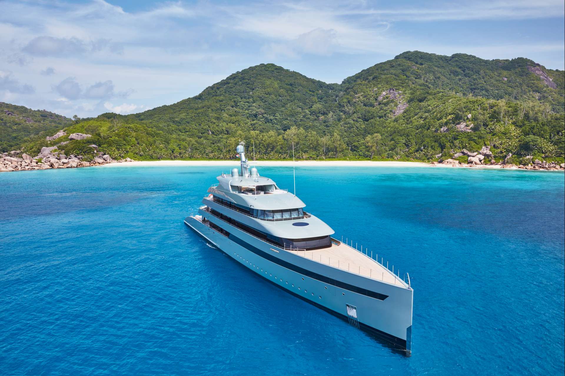 Feadship bow view.jpg