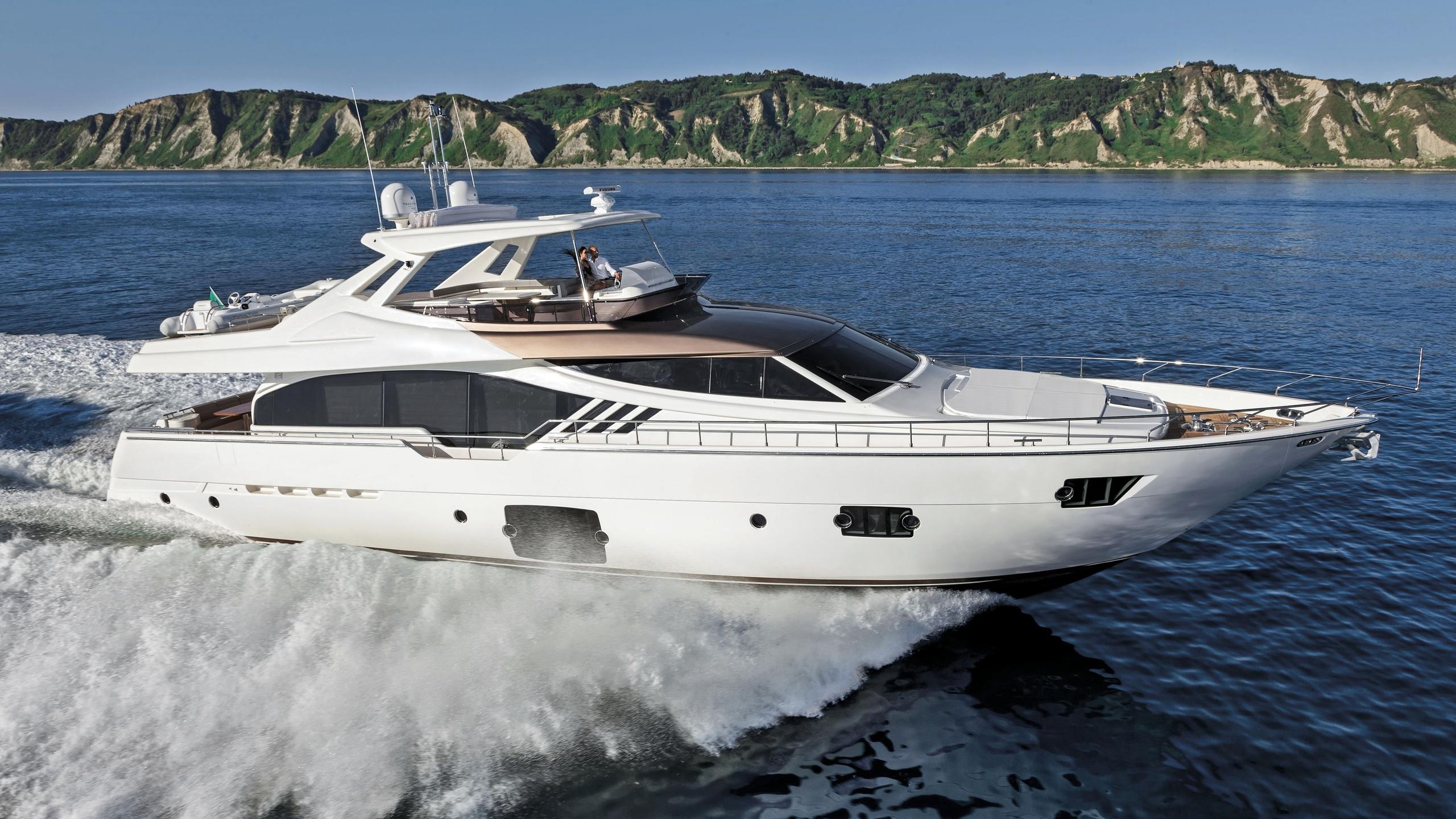 Ferretti 870 yacht - sistership.jpg