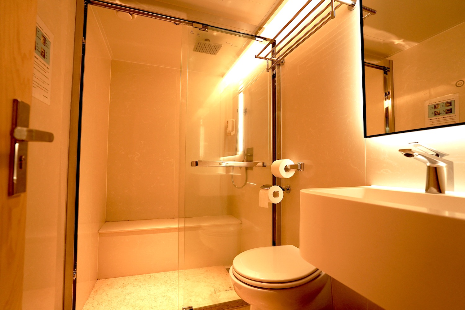 First floor lower deck Tatami Cabin ensuite.jpg