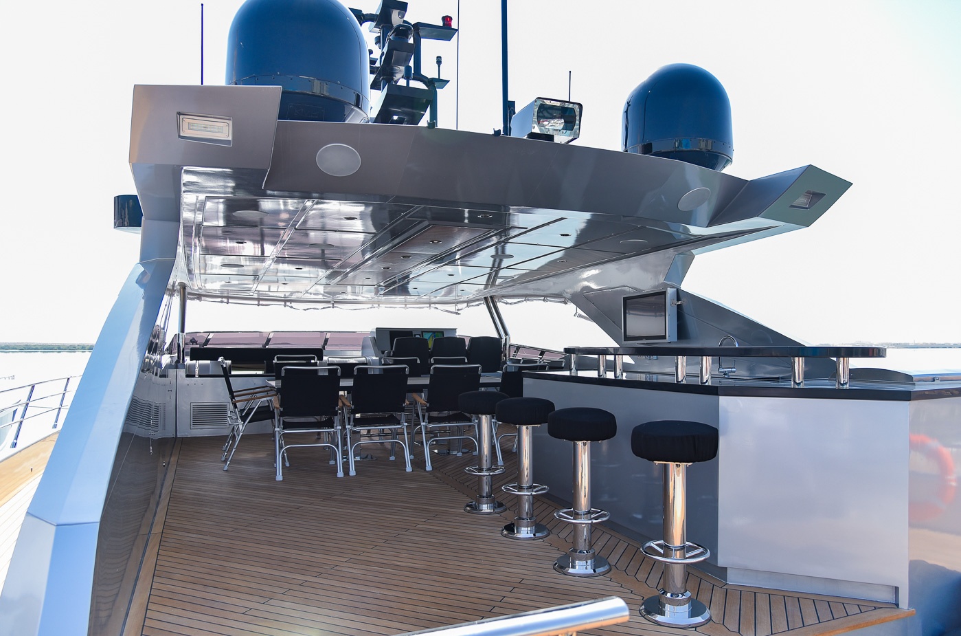 Fly-bridge Dining and Bar.jpg