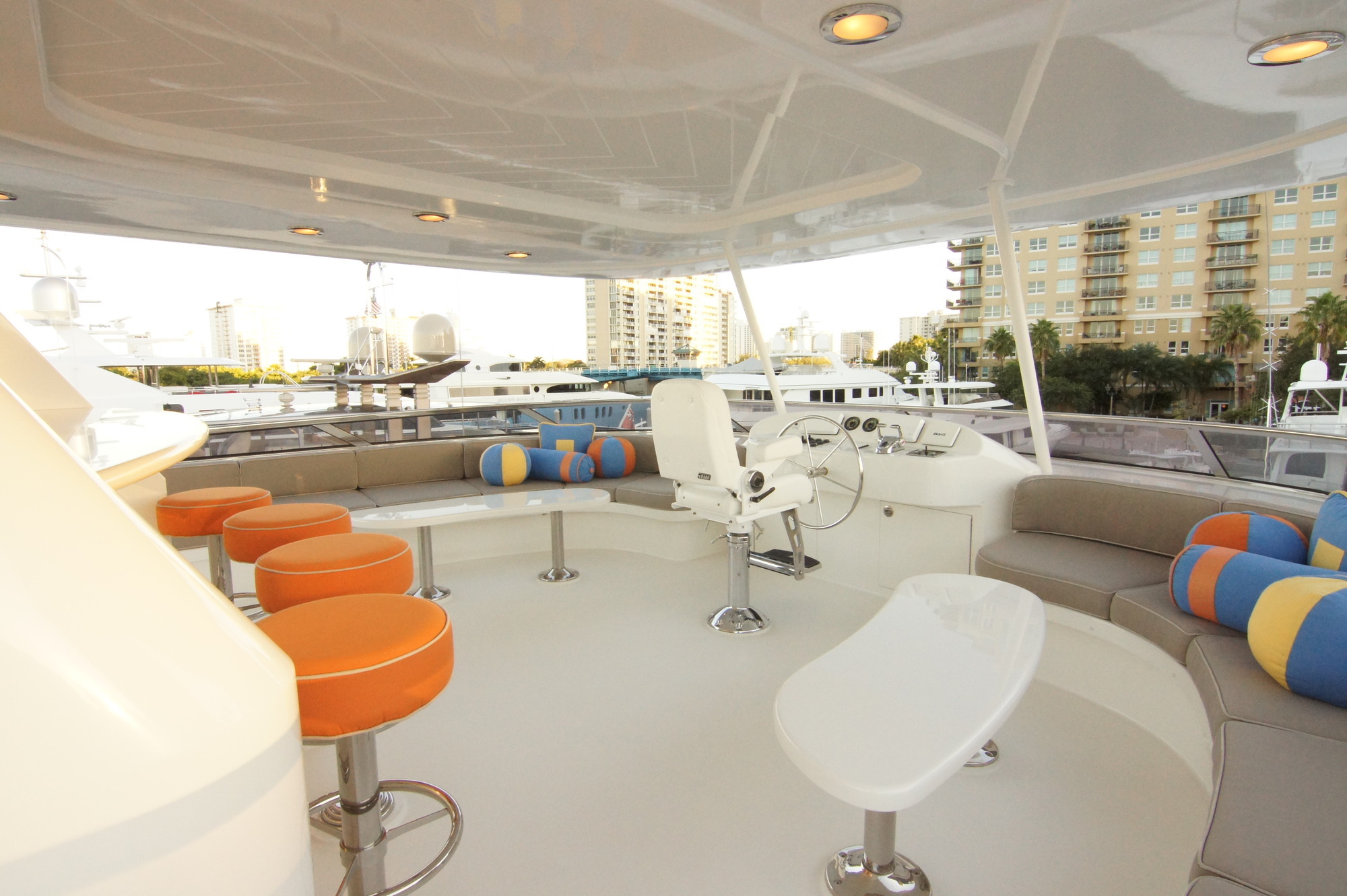 Flybridge deck and wet bar.jpg