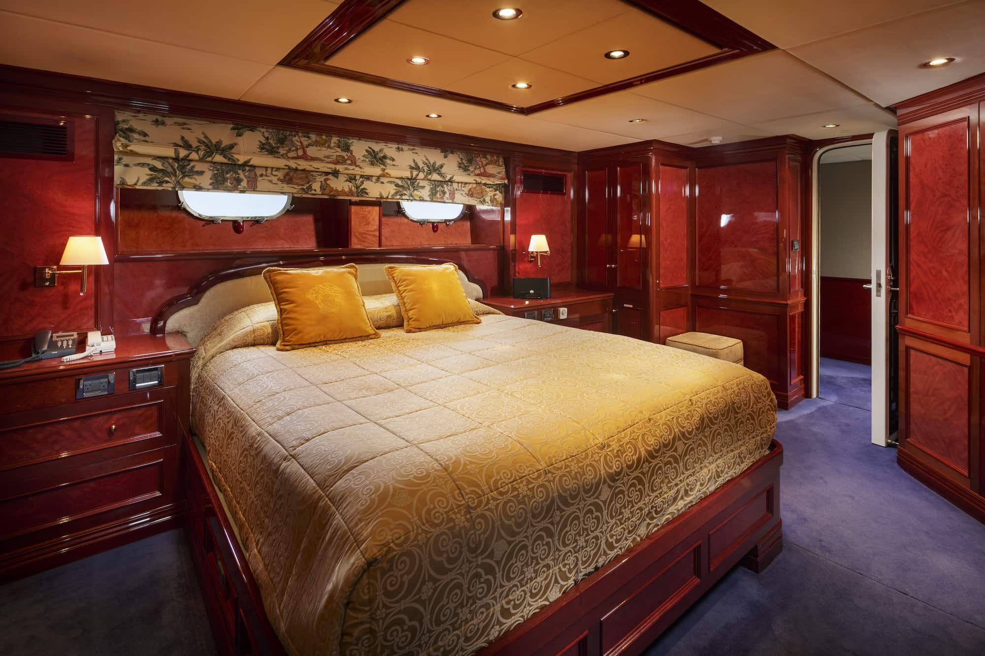 Flying-Fish-King-Stateroom-02.jpg