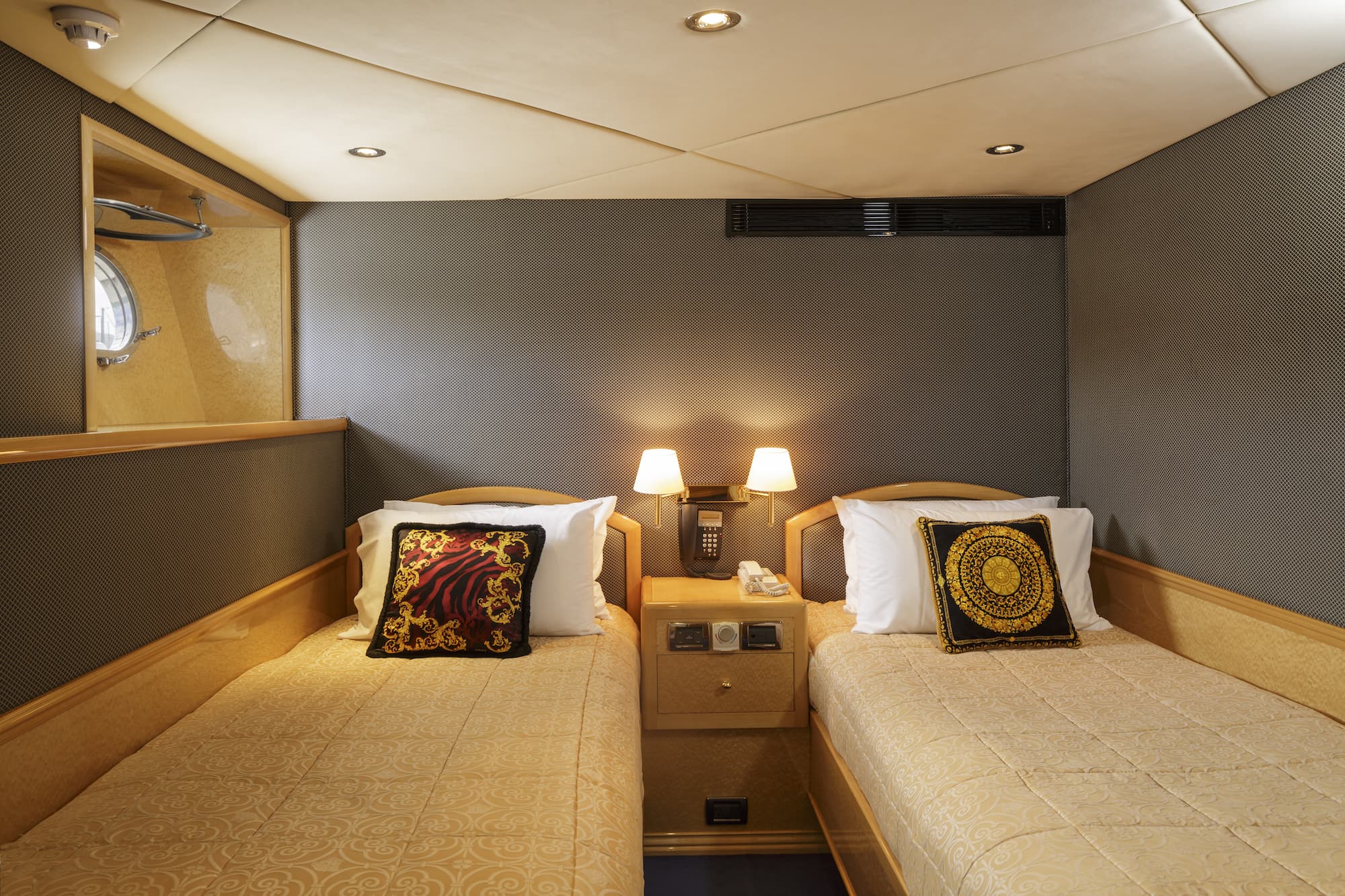 Flying-Fish-Twin-Stateroom.jpg