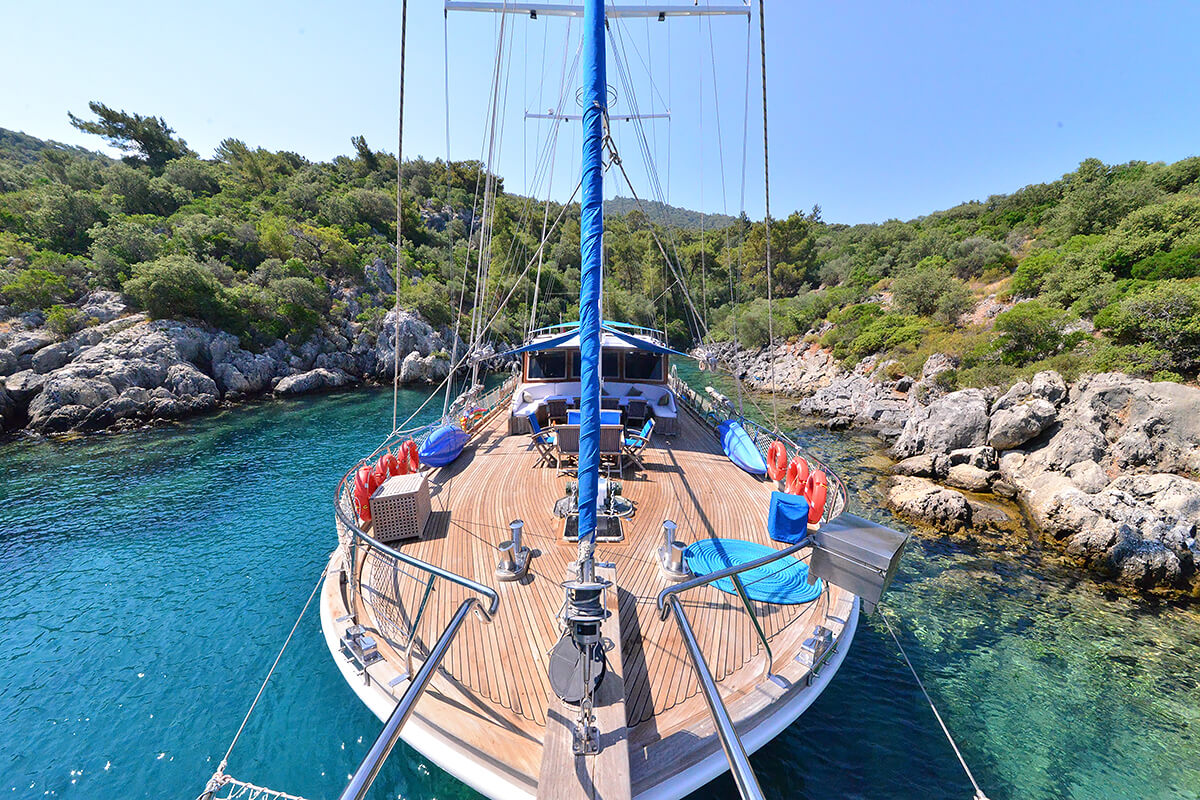 Fore-Deck-From-Bowspirit.jpg