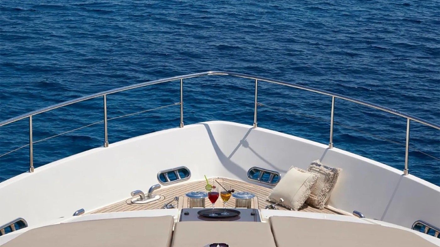 Foredeck Relaxation Area 01.jpg