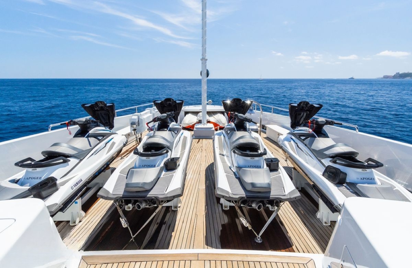Foredeck With Water Toys .jpg