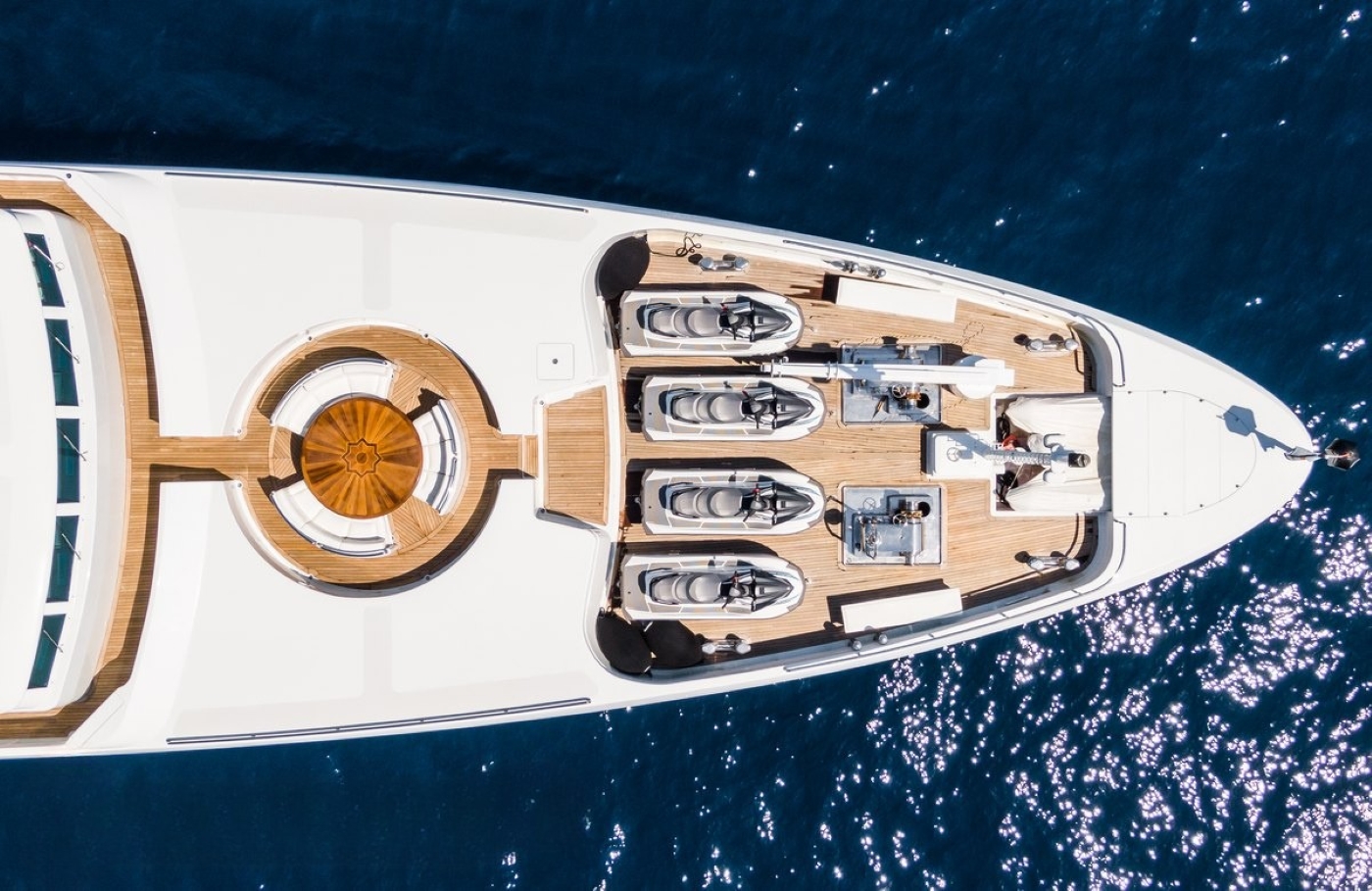 Foredeck With Water Toys 01.jpg
