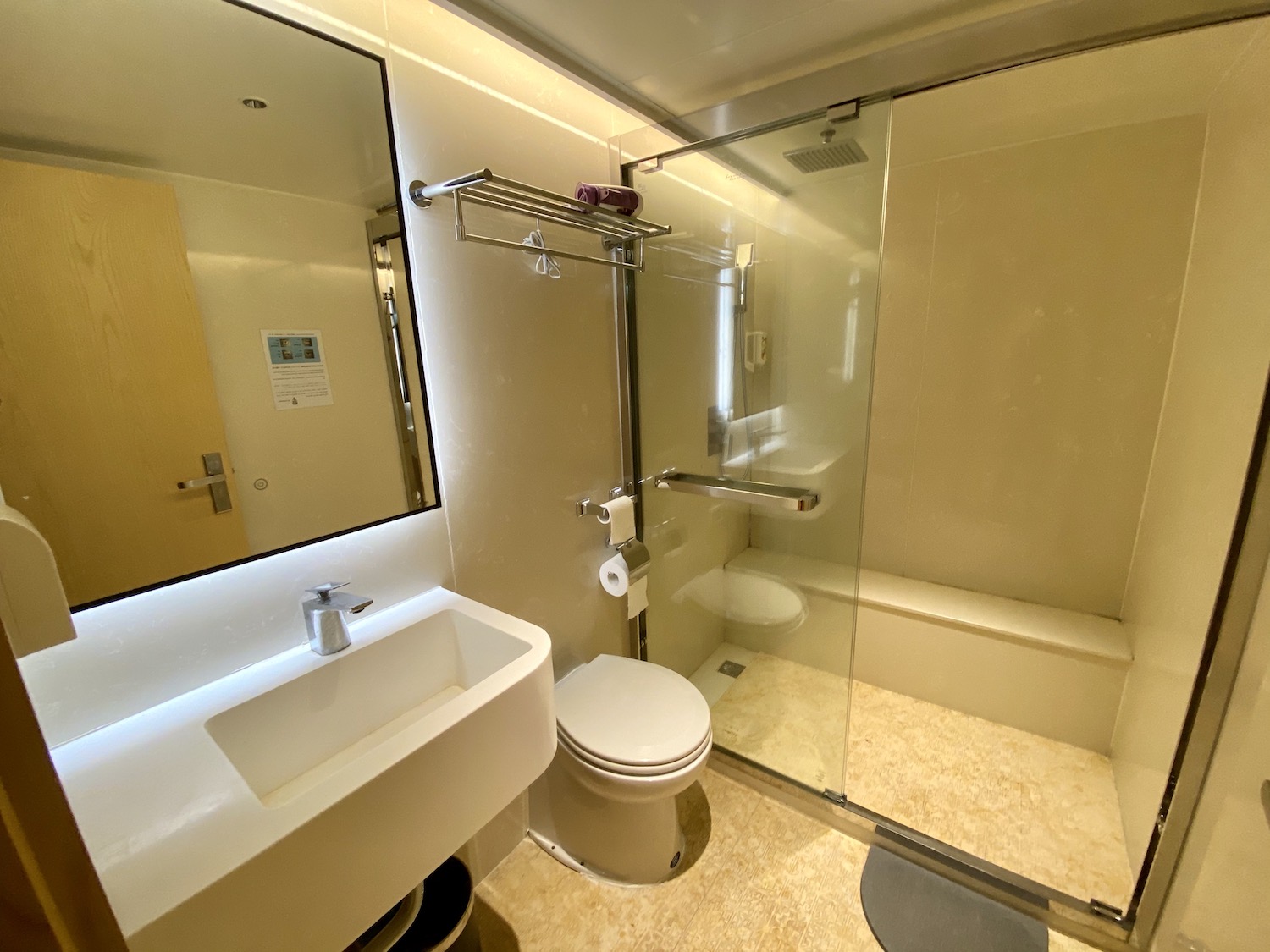Frist floor lower deck cabin ensuite .jpg