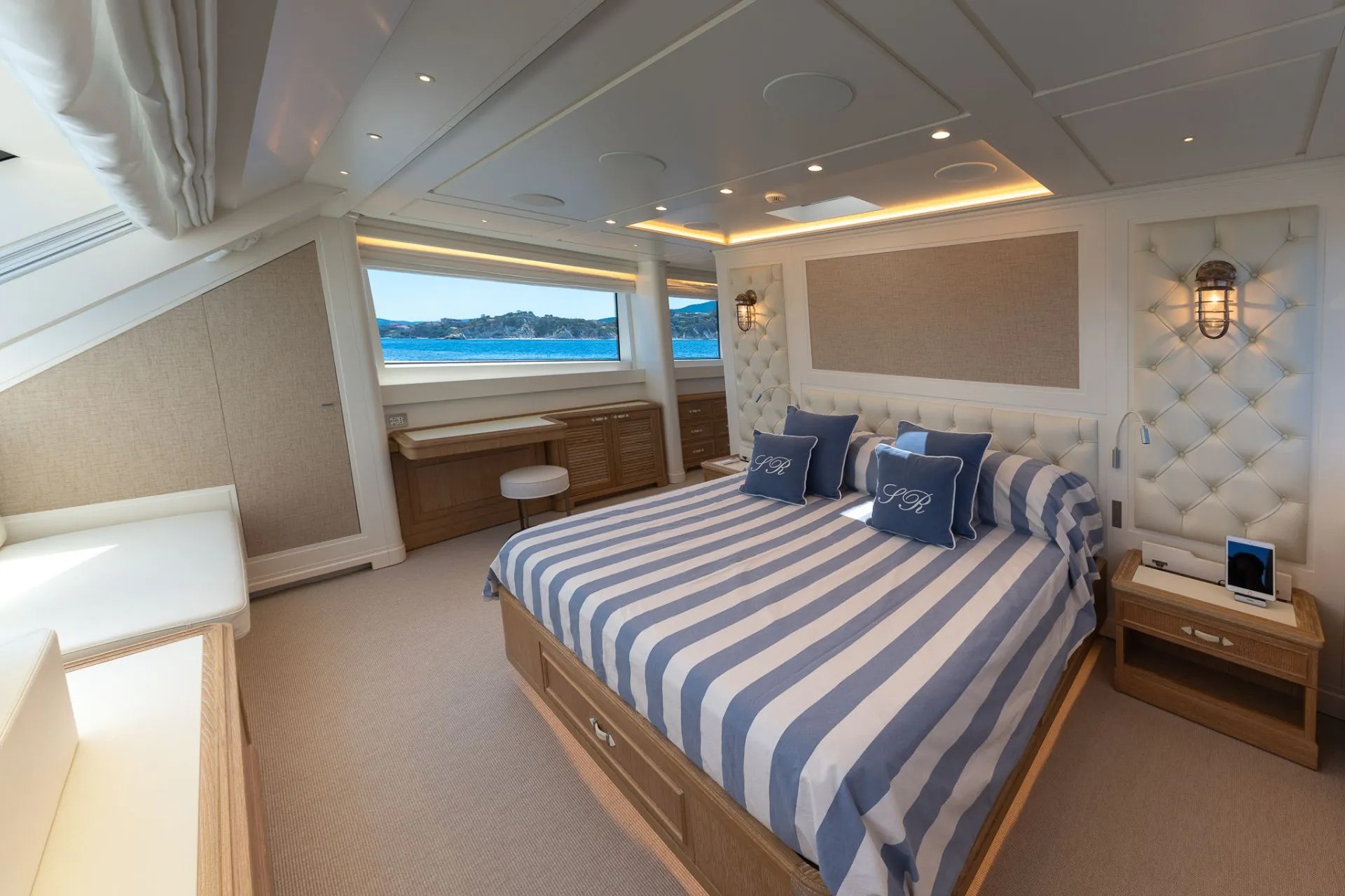Full beam Master cabin.jpg