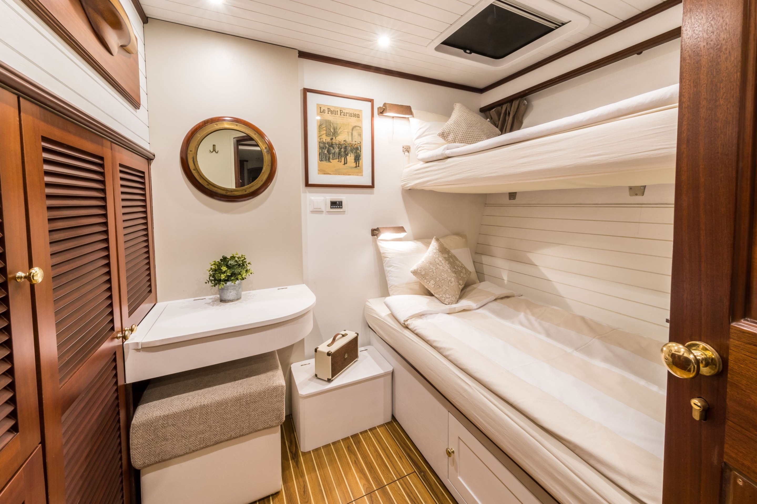 GUEST QUEEN SUITE ADJOINING ROOM SET AS BUNK BED.jpg