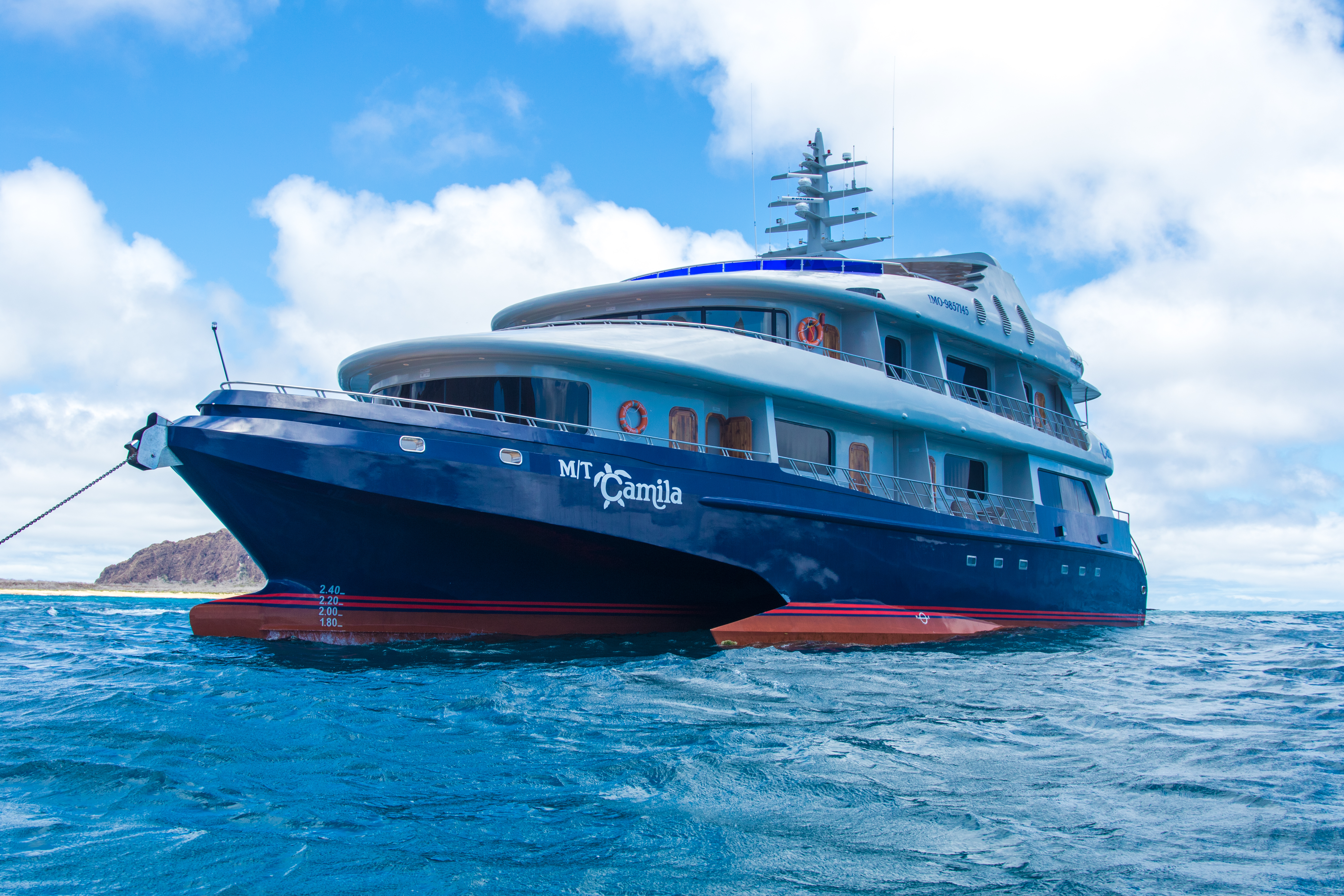 Galapagos yacht CAMILLA.jpg