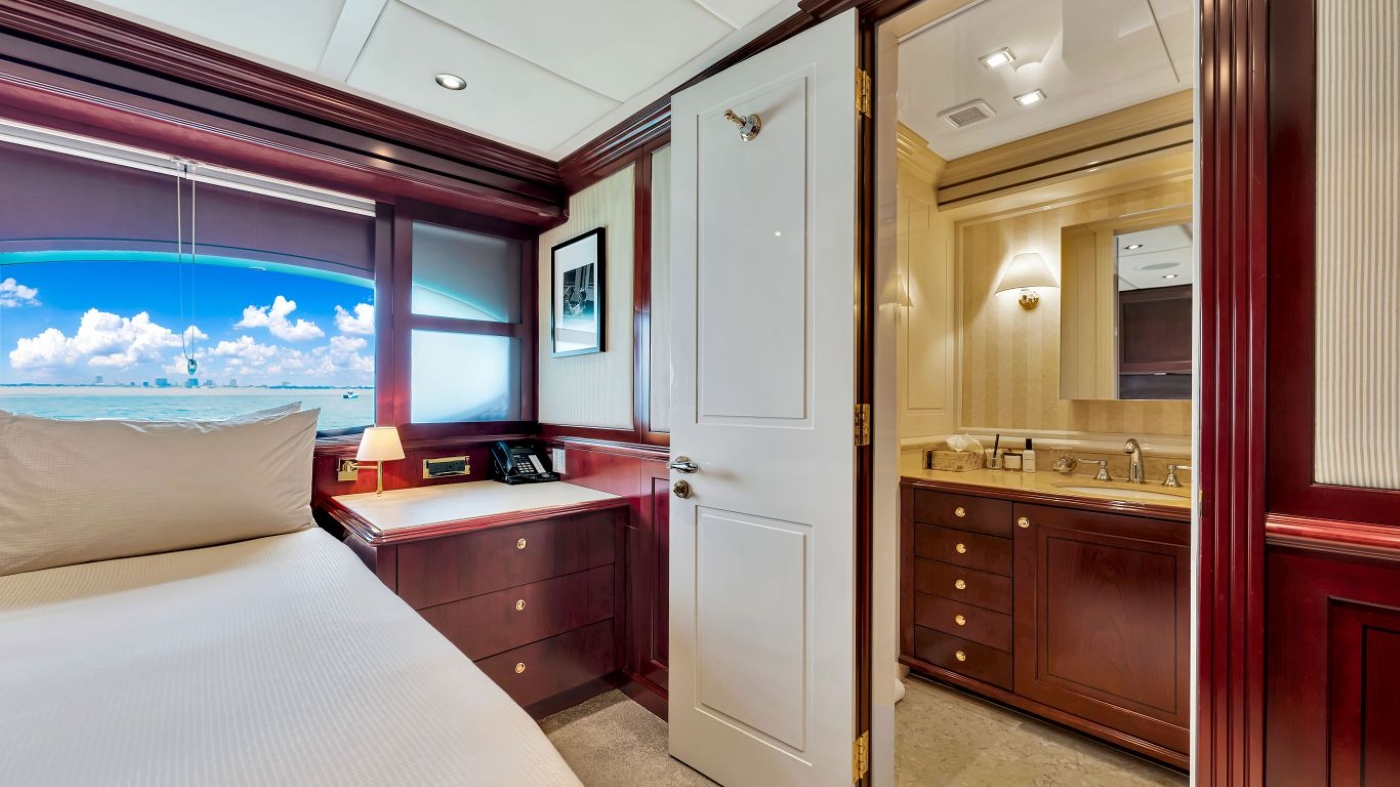 Guest Suite 012.jpg