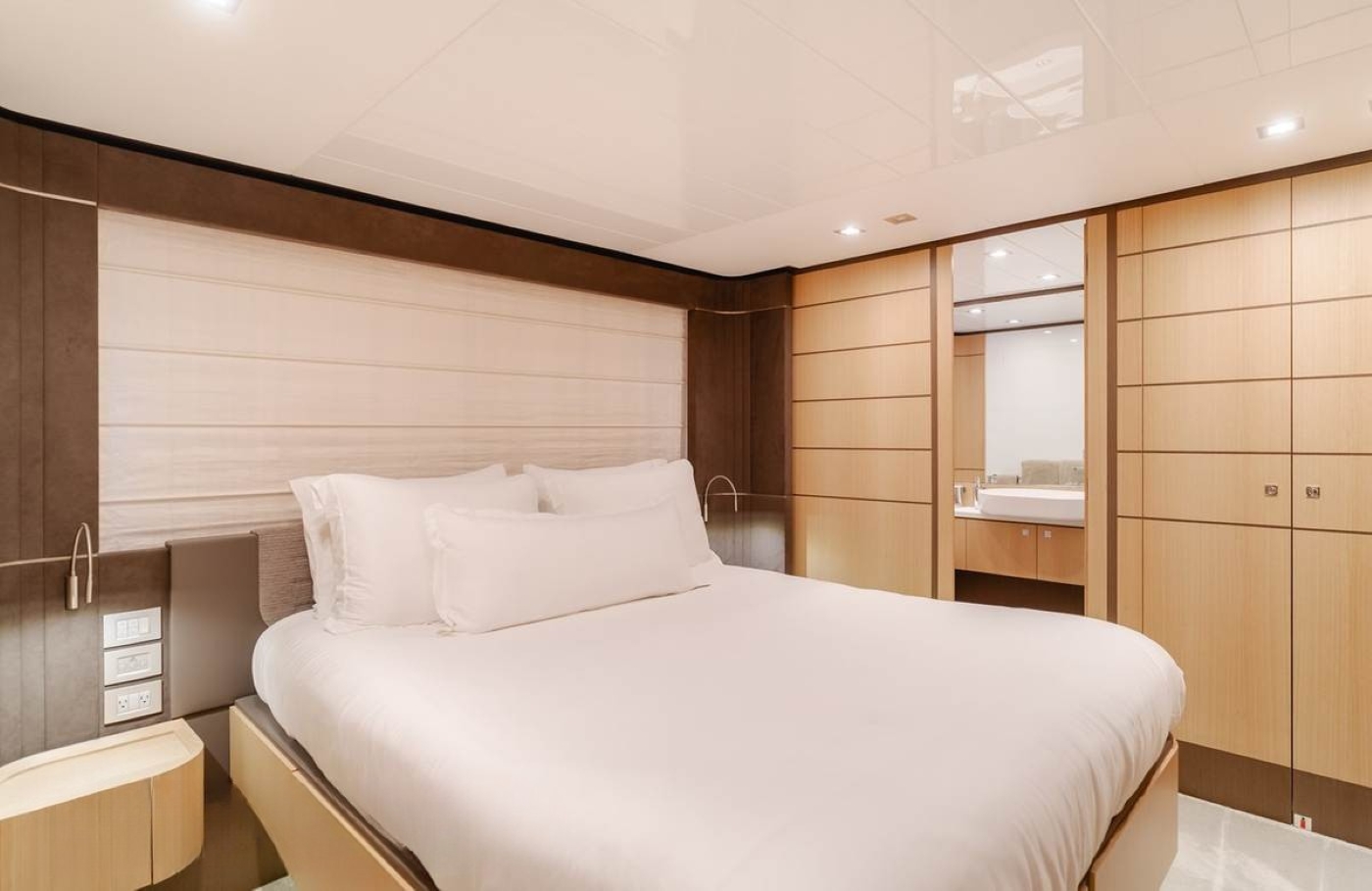 Guest Suite 13.jpg