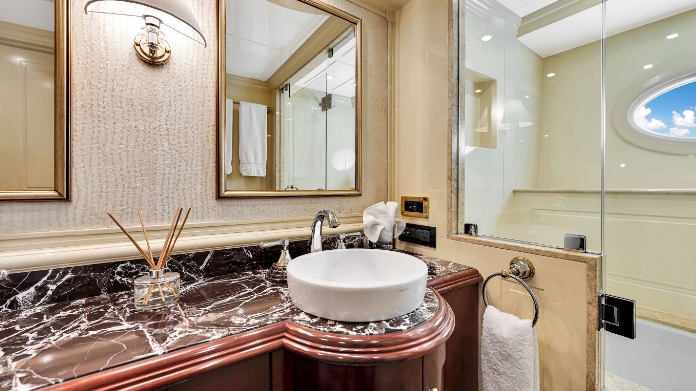 Guest Suite Attachede Bathroom 01.jpg