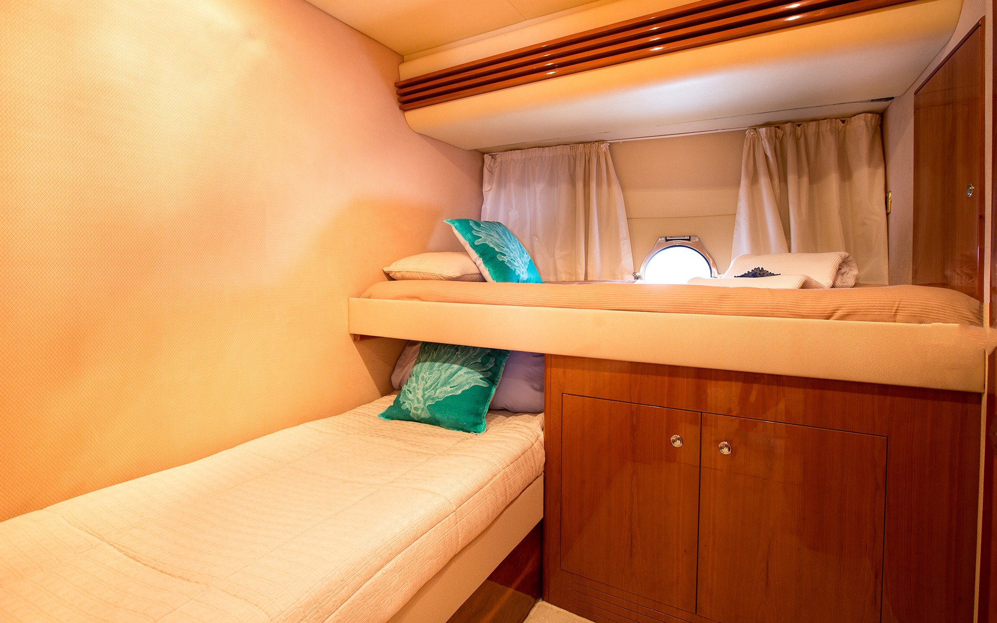 Guest bunk cabin.jpg