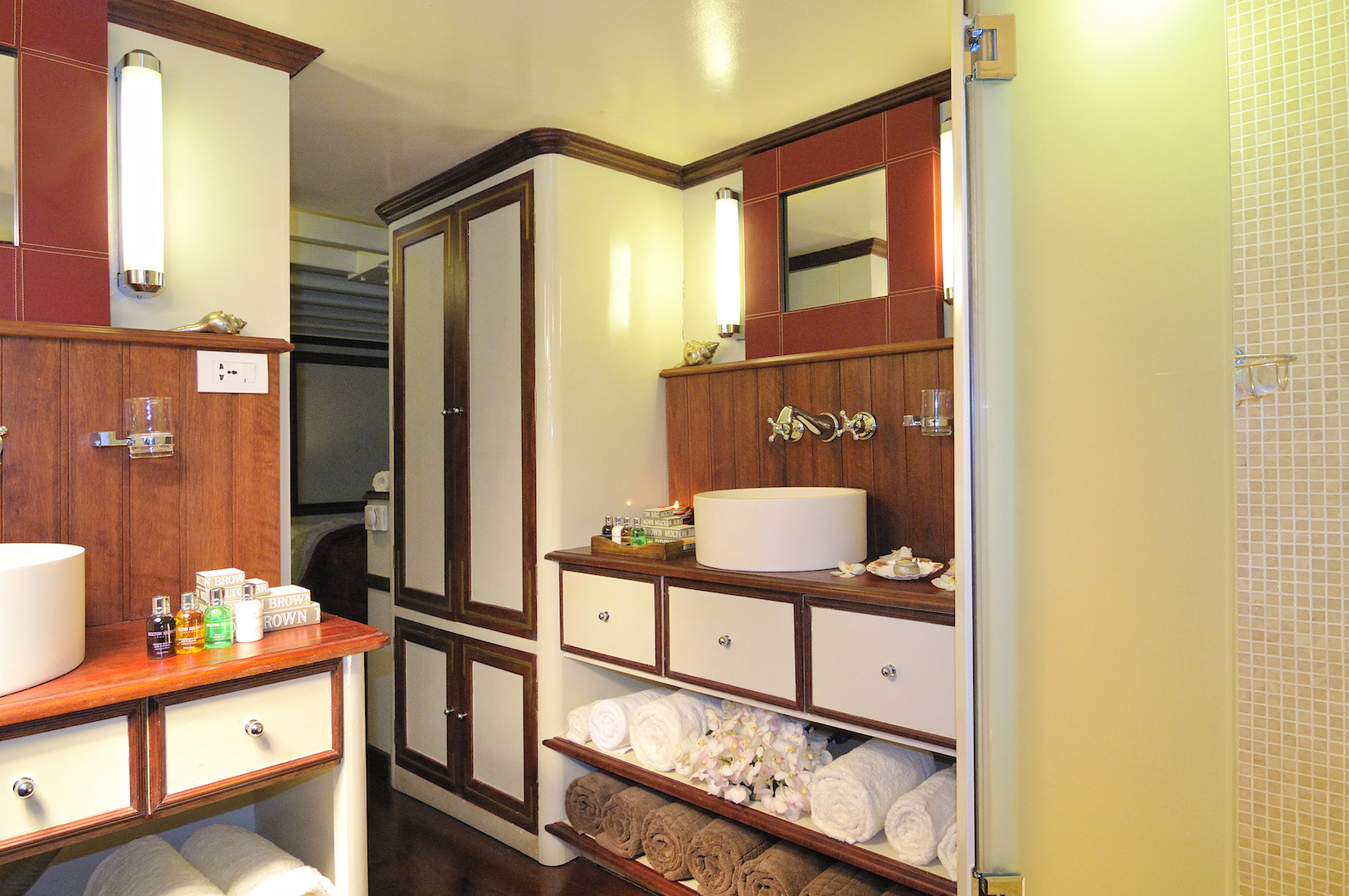 Guest cabin Bengalore 00005.jpg