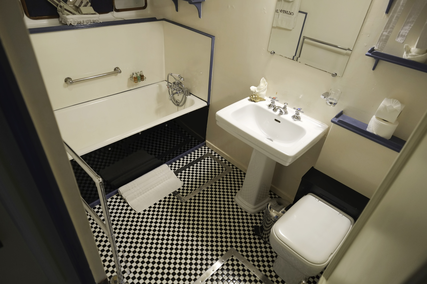 Guest cabin Mumbai 00008.jpg