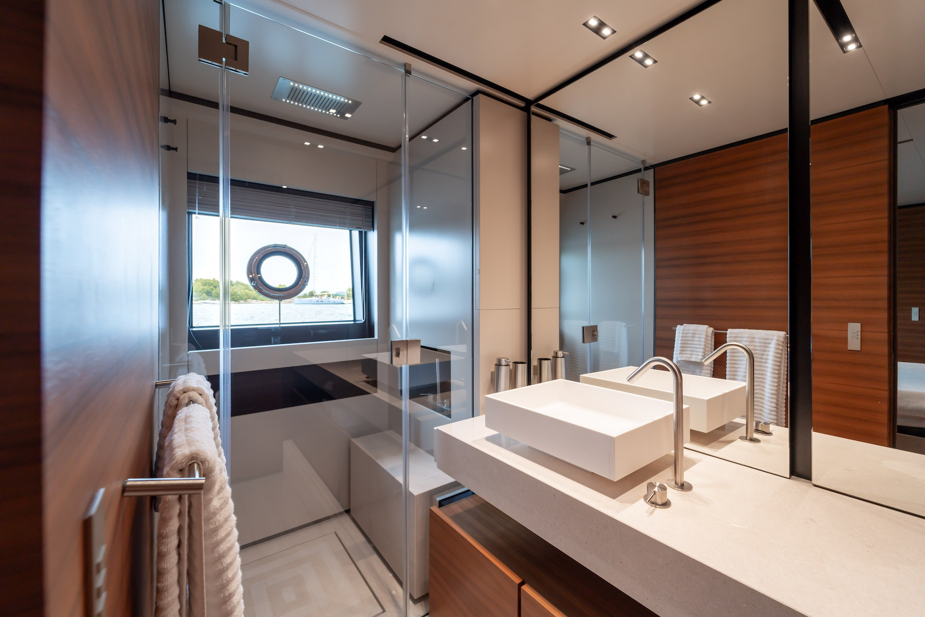 Guest cabin shower.jpg