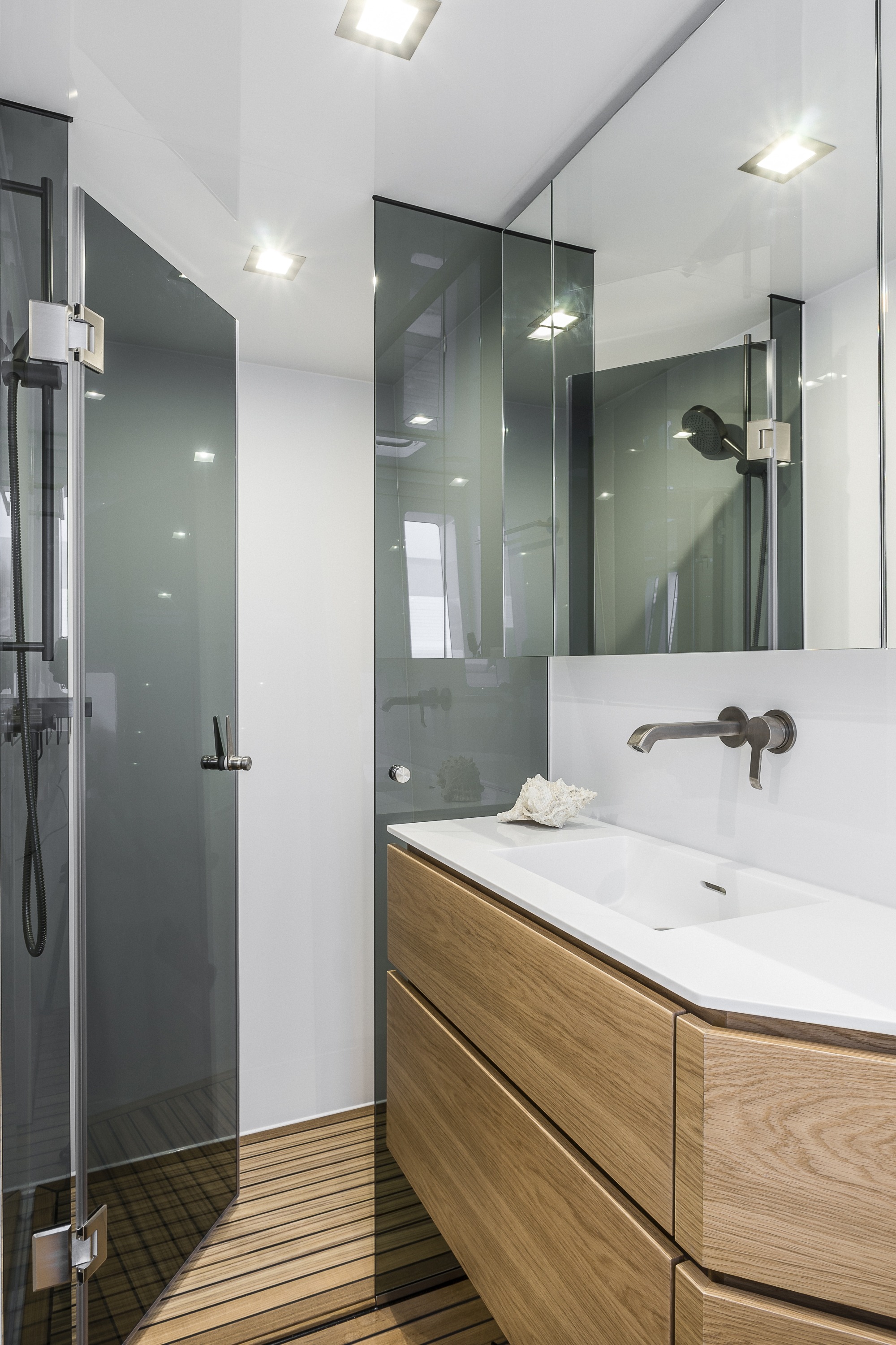 Guest shower.jpg
