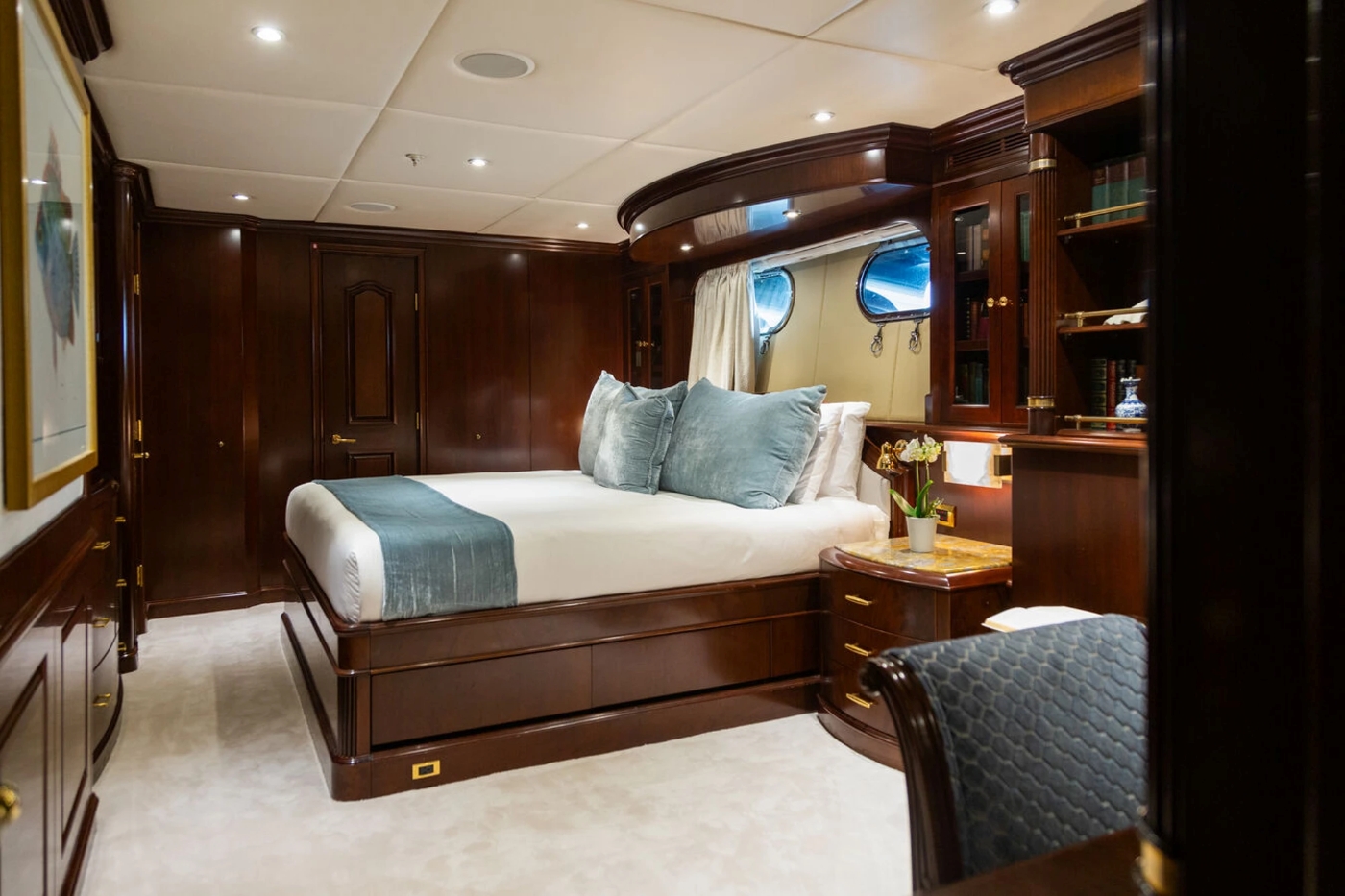 Guest stateroom 05.jpg