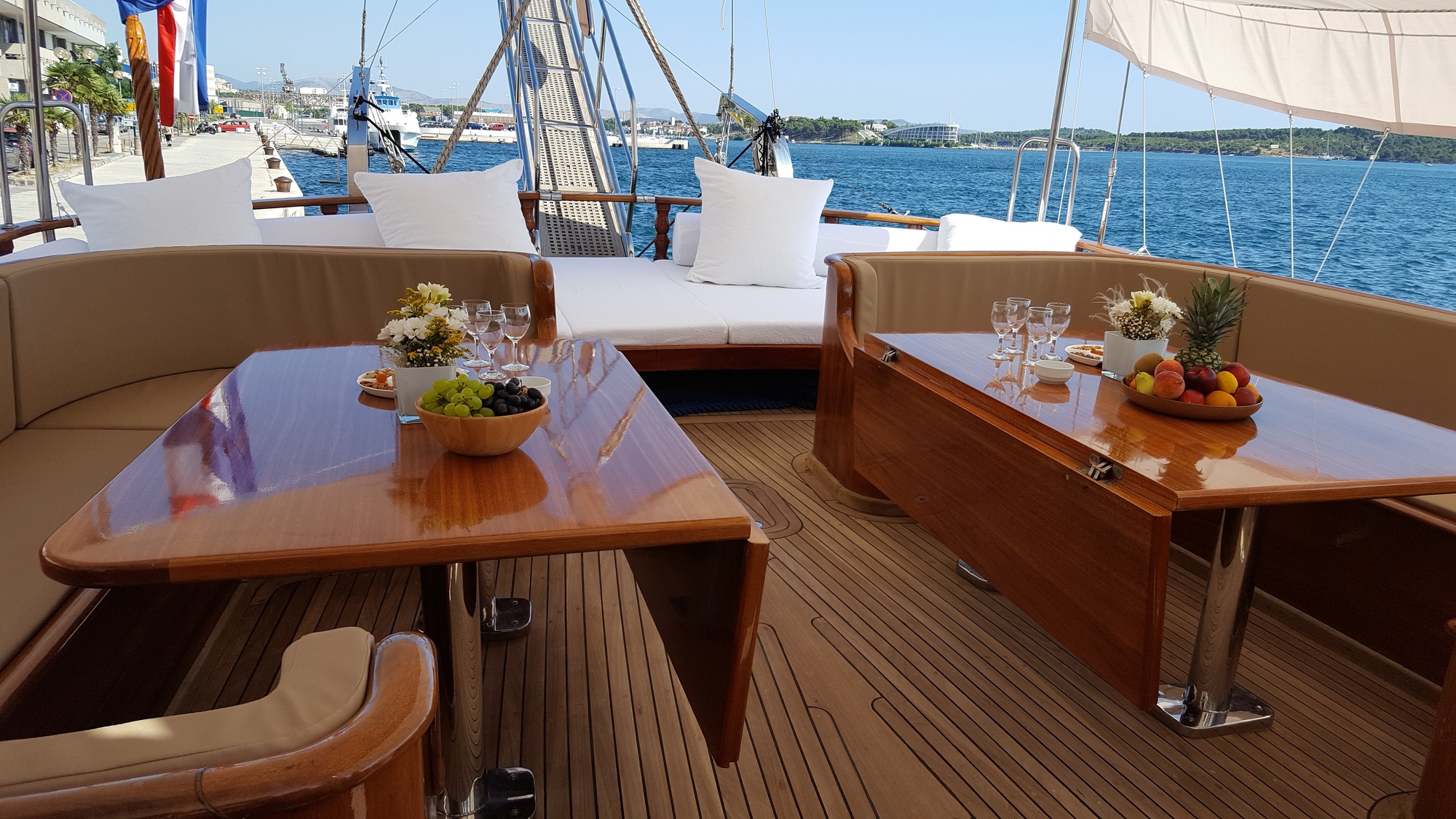 Gulet DOLCE VITA - Aft deck dining.jpg