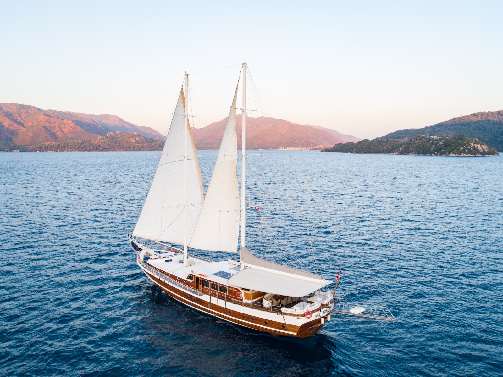 Gulet S NUR TAYLAN - Main shot.jpg