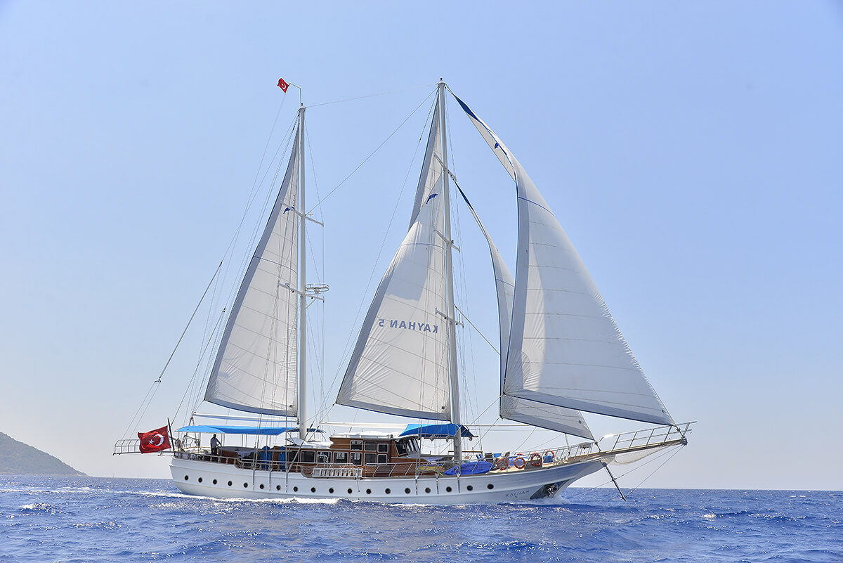 Gulet-Kayhan-5-Sailing.jpg