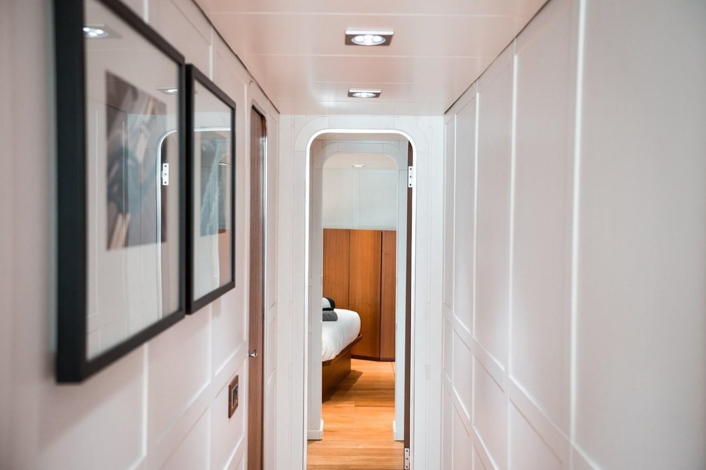 Hallway 01 .jpg