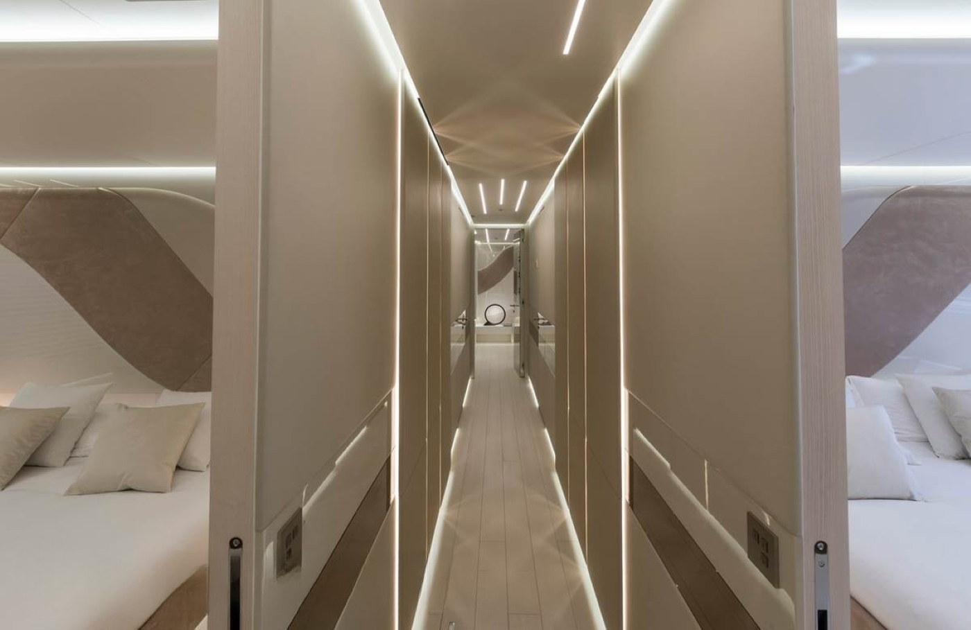 Hallway 01.jpg
