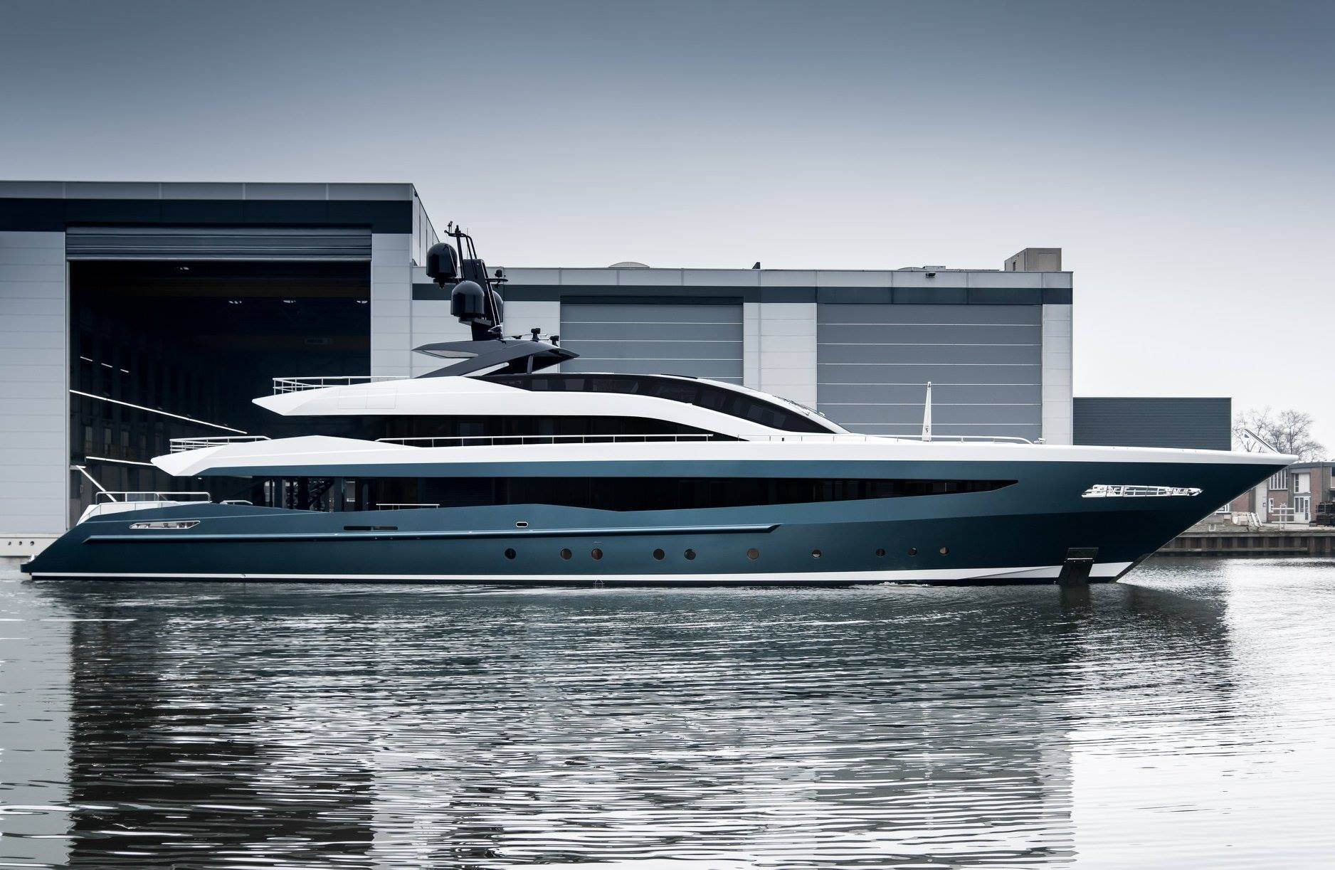 Heesen superyacht Irisha.jpg