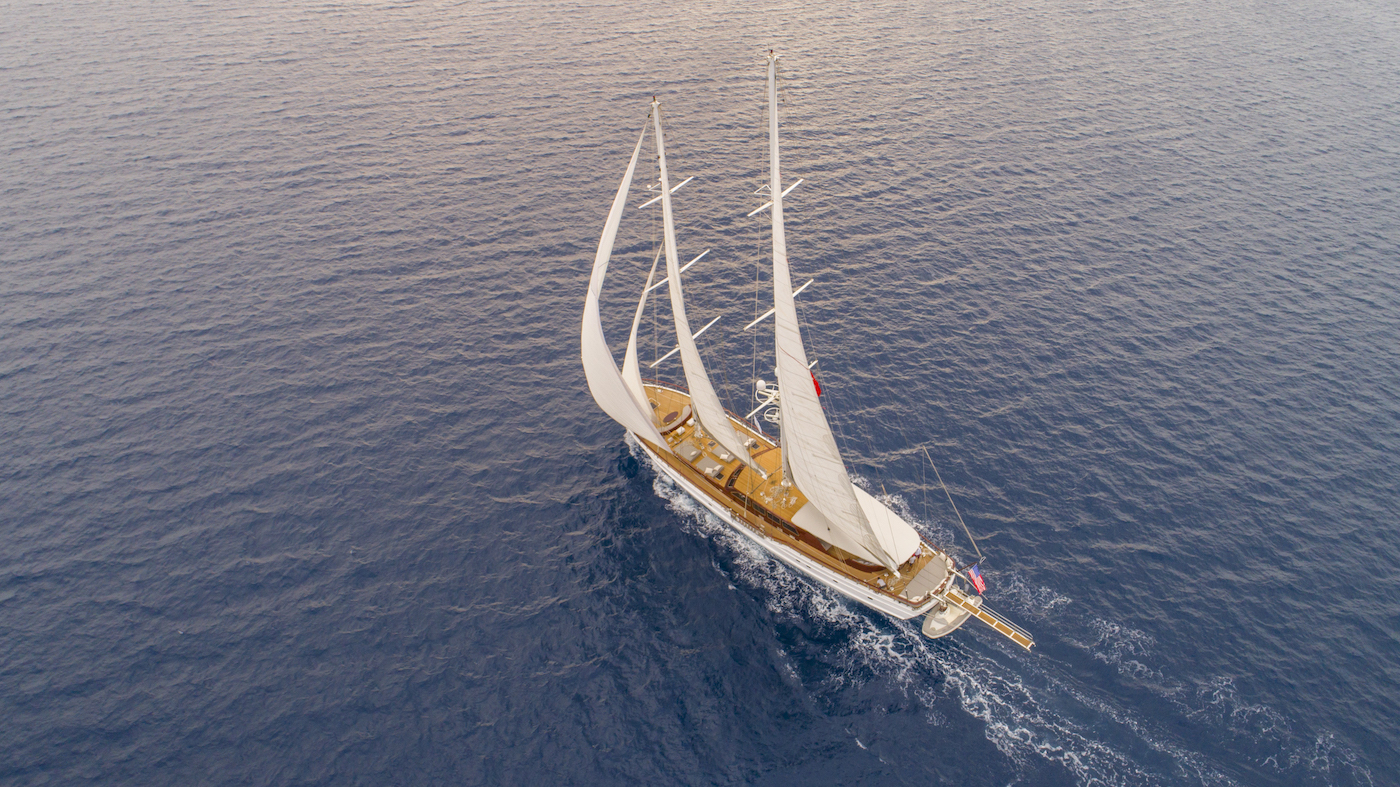 Hic Salta sailing.jpg