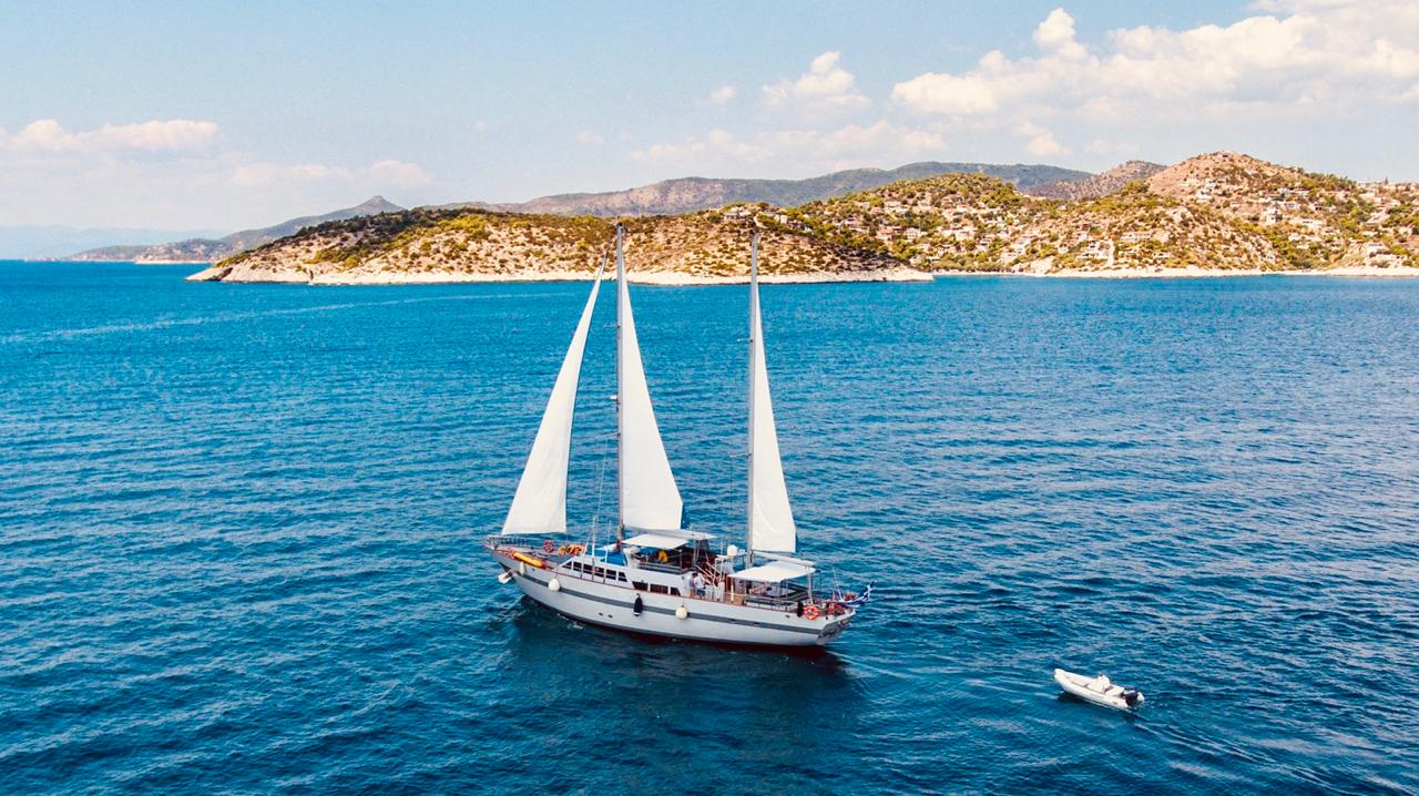 IRIS PS sailing yacht.jpg